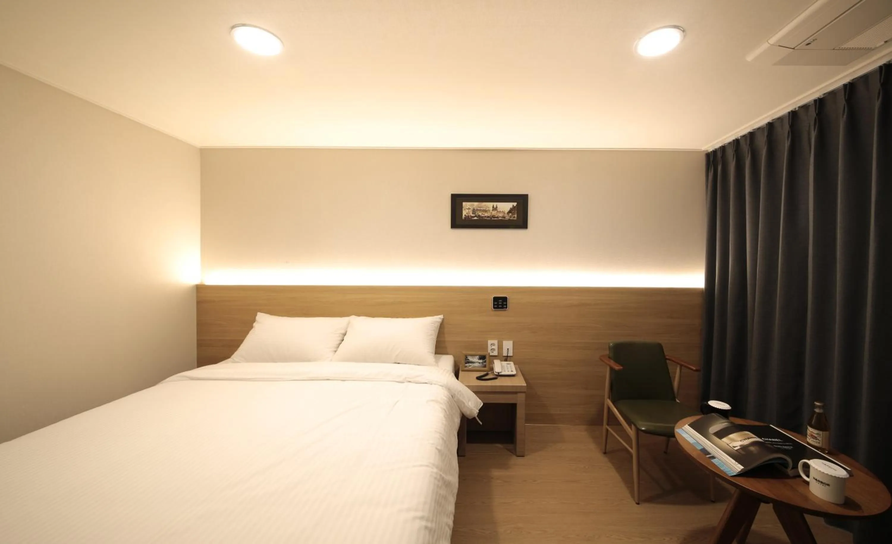 Bedroom, Bed in Harbor Hotel