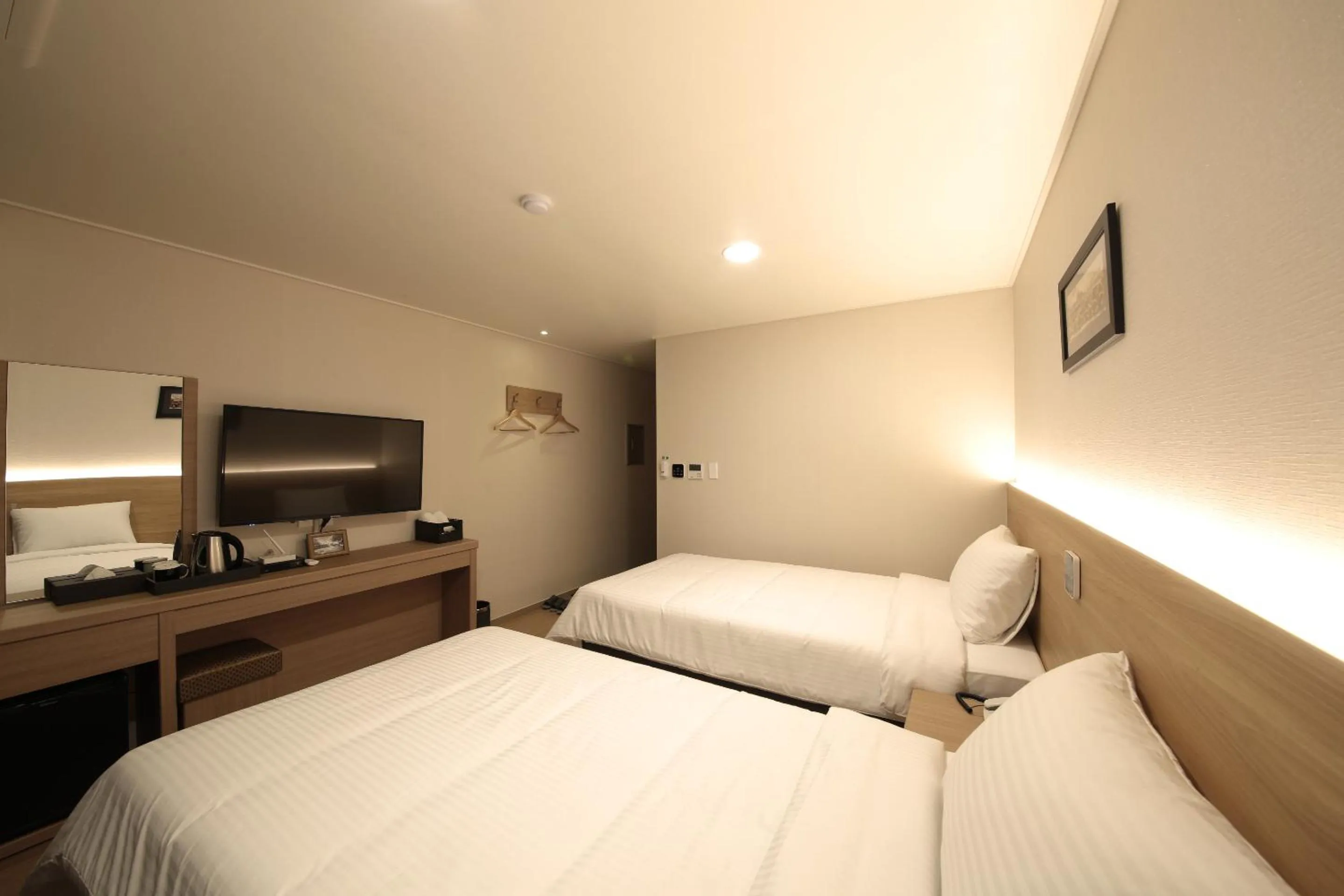 Bedroom, Bed in Harbor Hotel