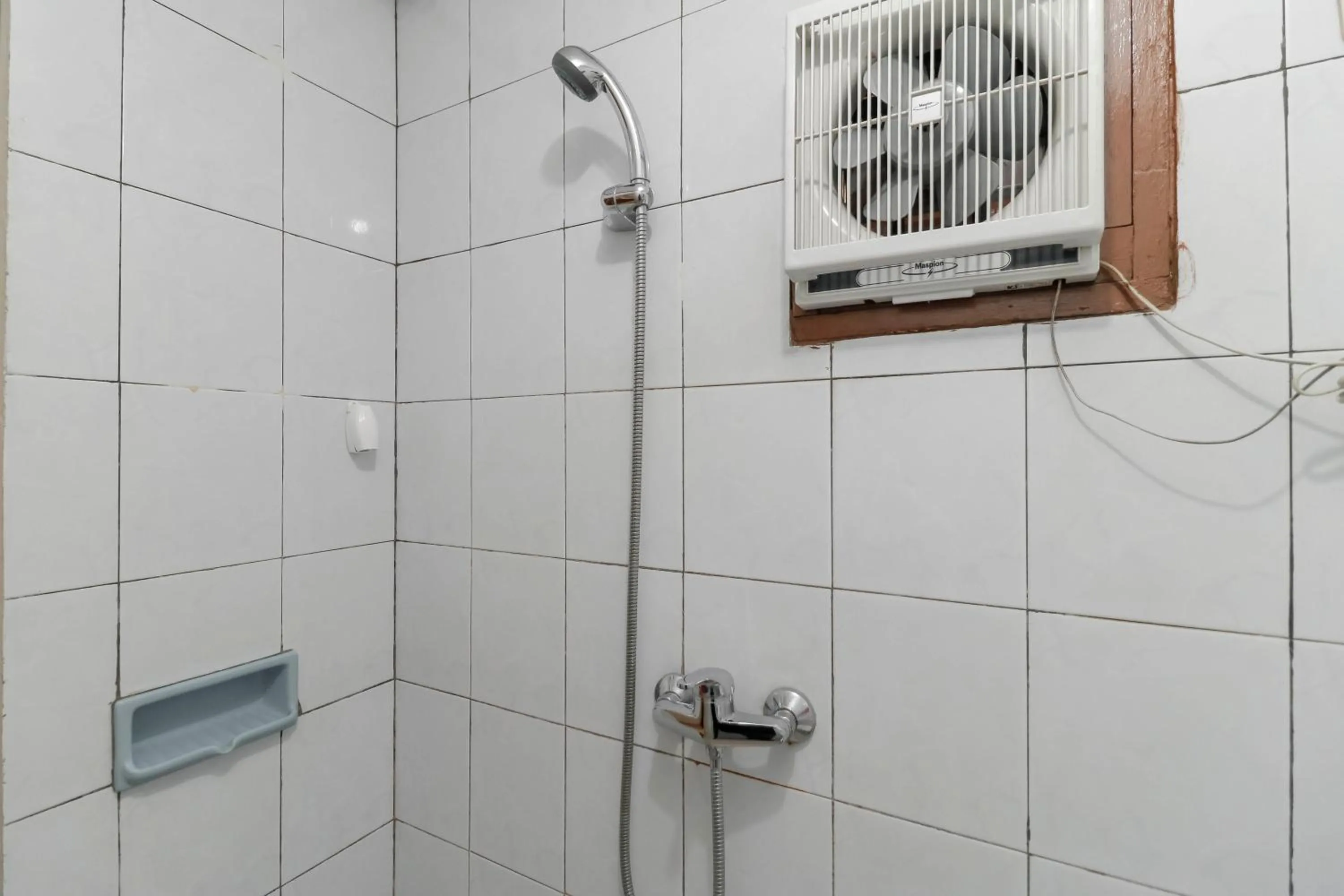 Bathroom in Reddoorz Plus @ Karet Pedurenan 3