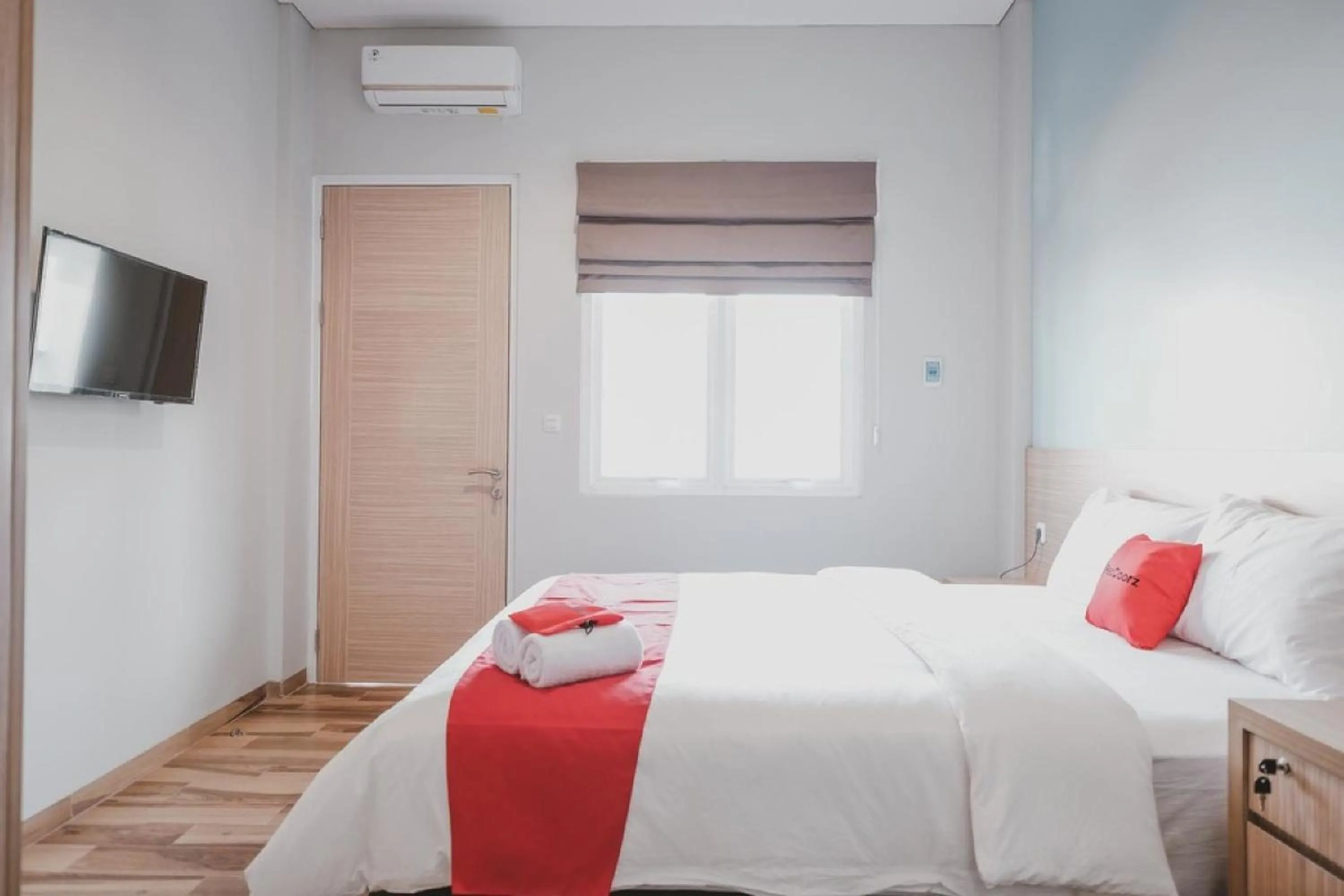 Bedroom, Bed in Reddoorz Plus @ Karet Pedurenan 3