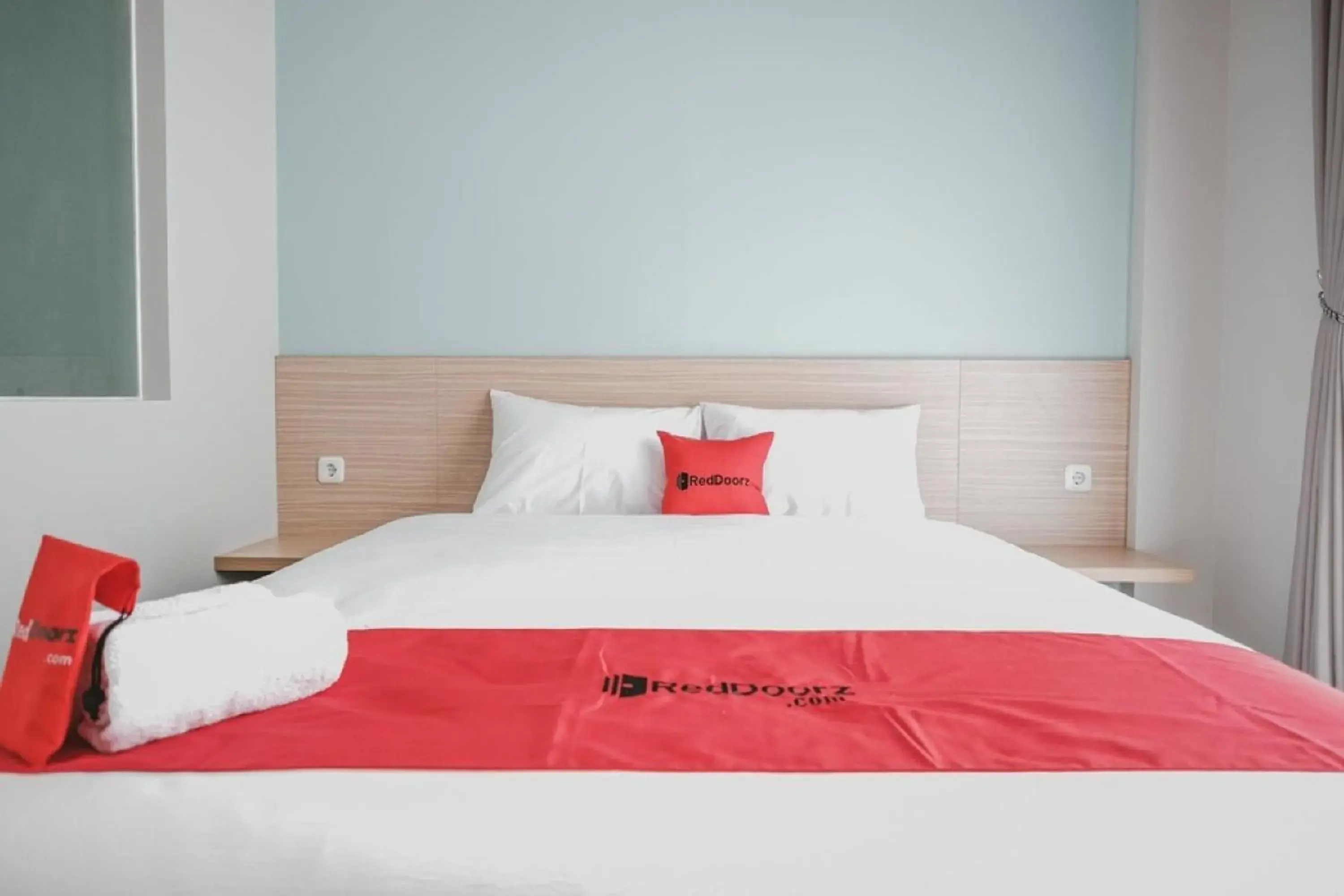 Junior Suite in Reddoorz Plus @ Karet Pedurenan 3 Junior Suite in Reddoorz Plus @ Karet Pedurenan 3