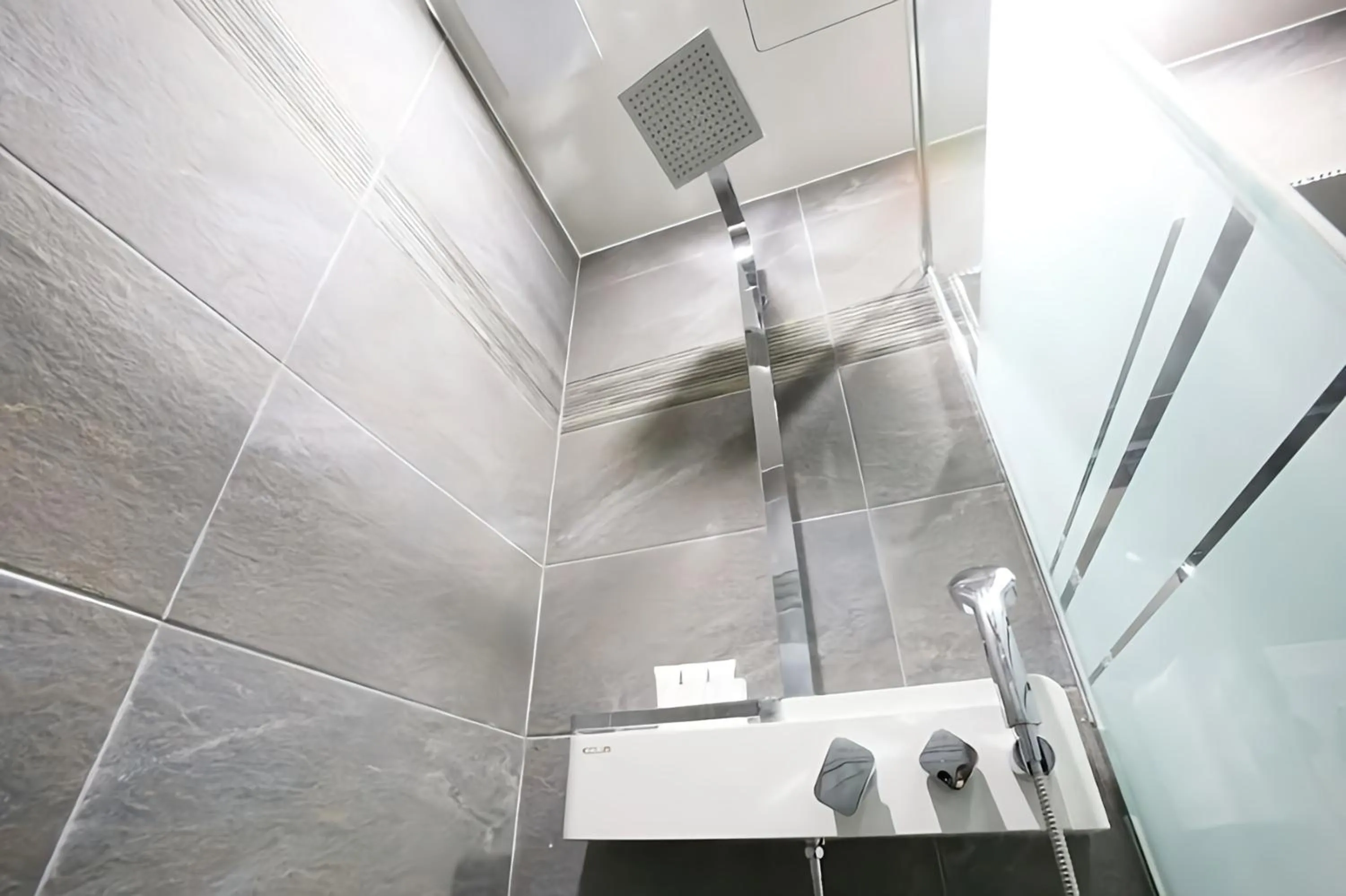 Toilet in Hotel L'art Gimpo