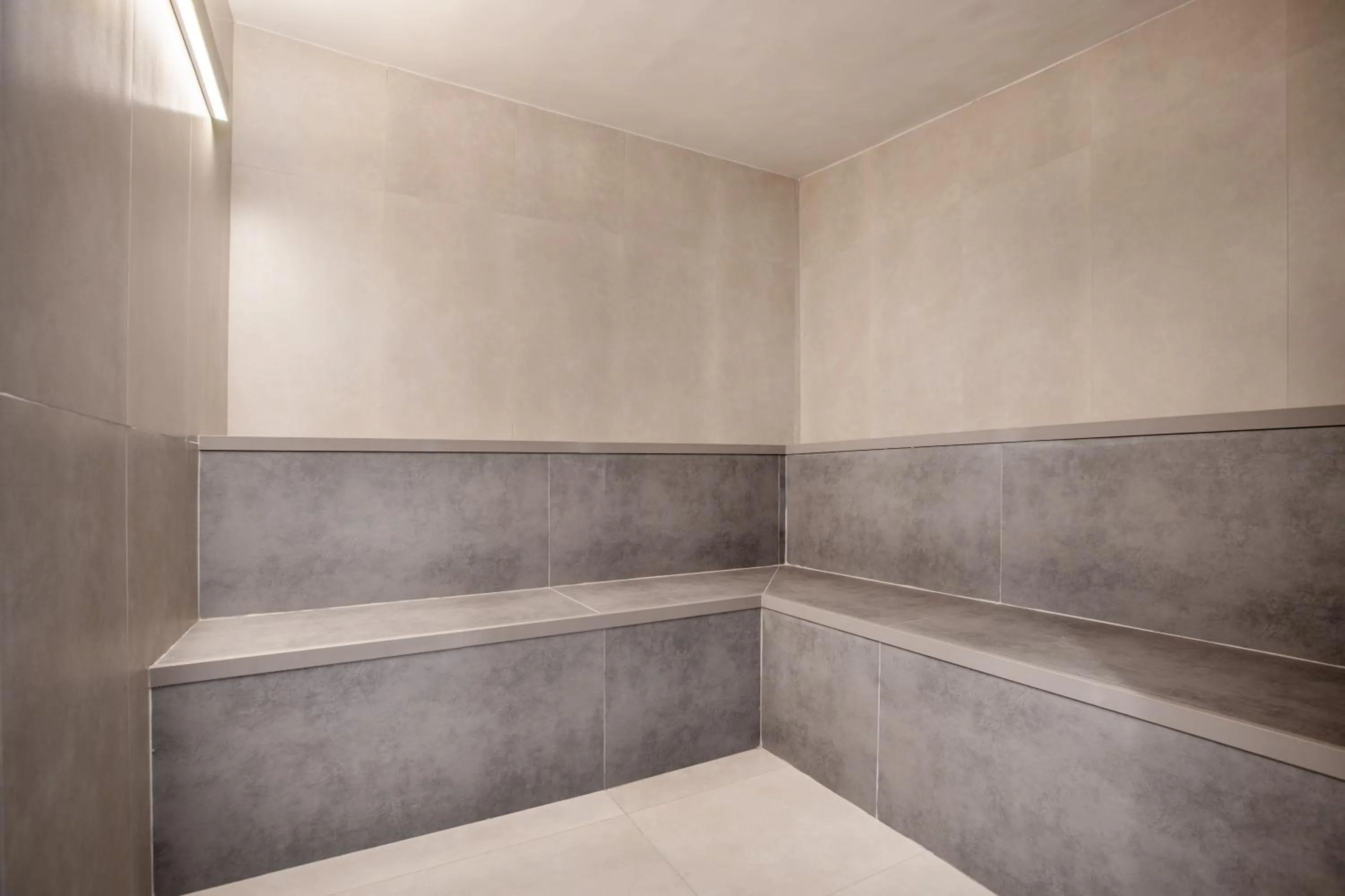 Steam room in Meliá Jardim Europa