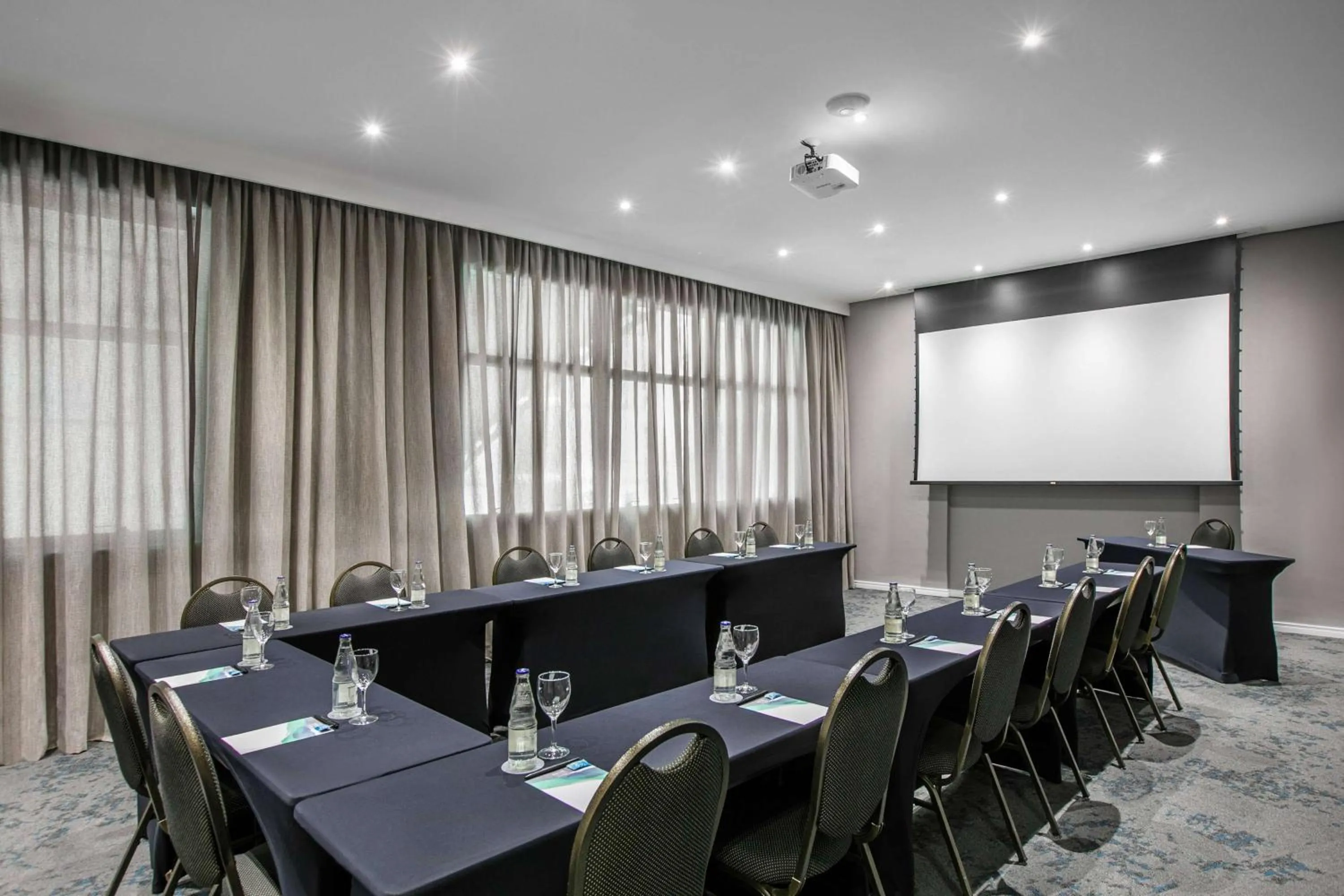 Meeting/conference room in Meliá Jardim Europa