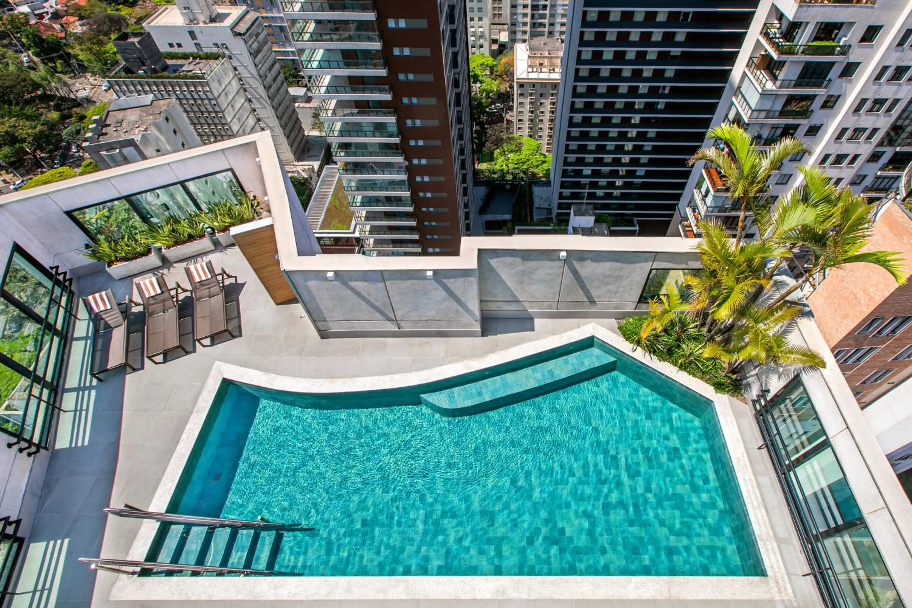 Pool view in Meliá Jardim Europa