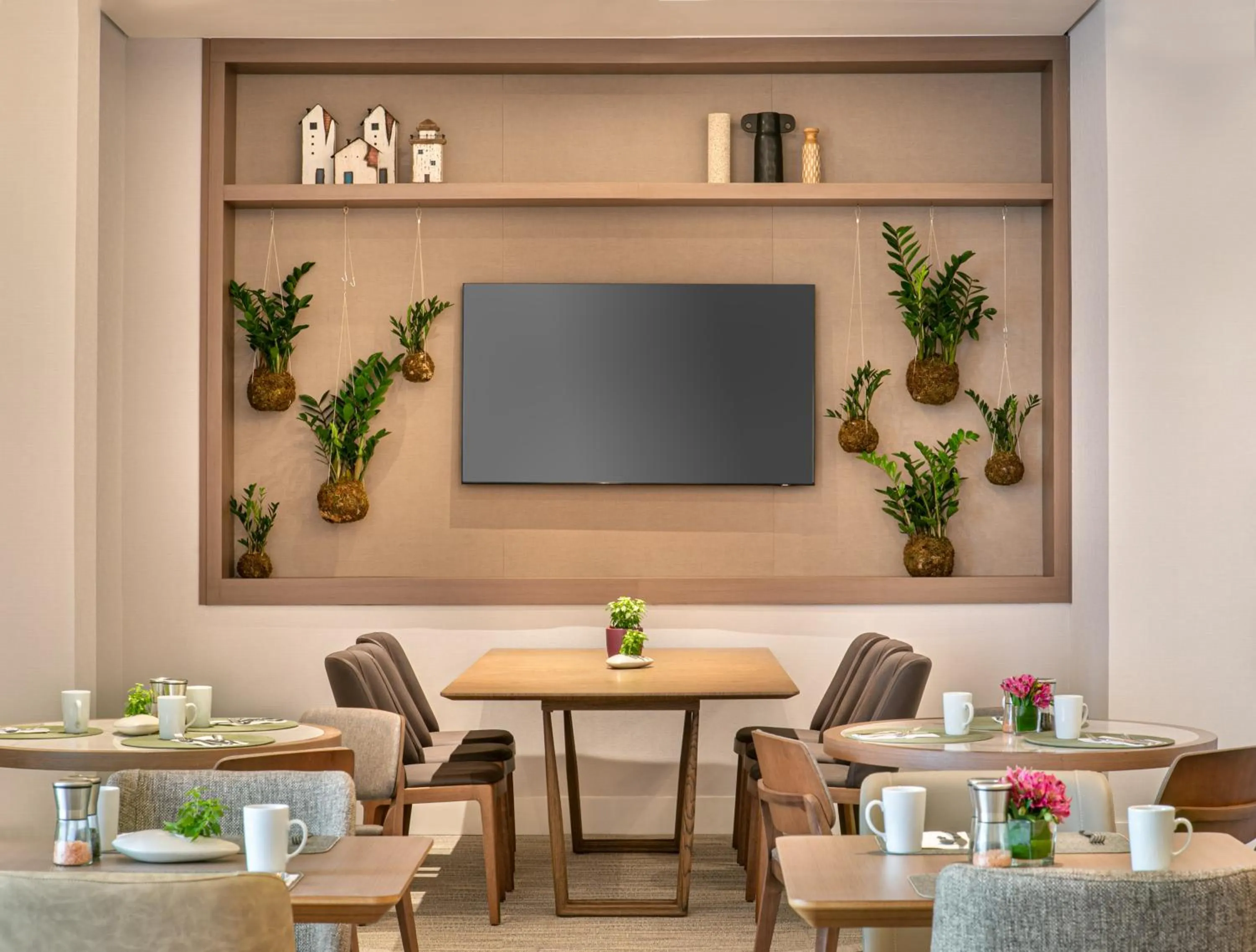 Restaurant/places to eat in Meliá Jardim Europa