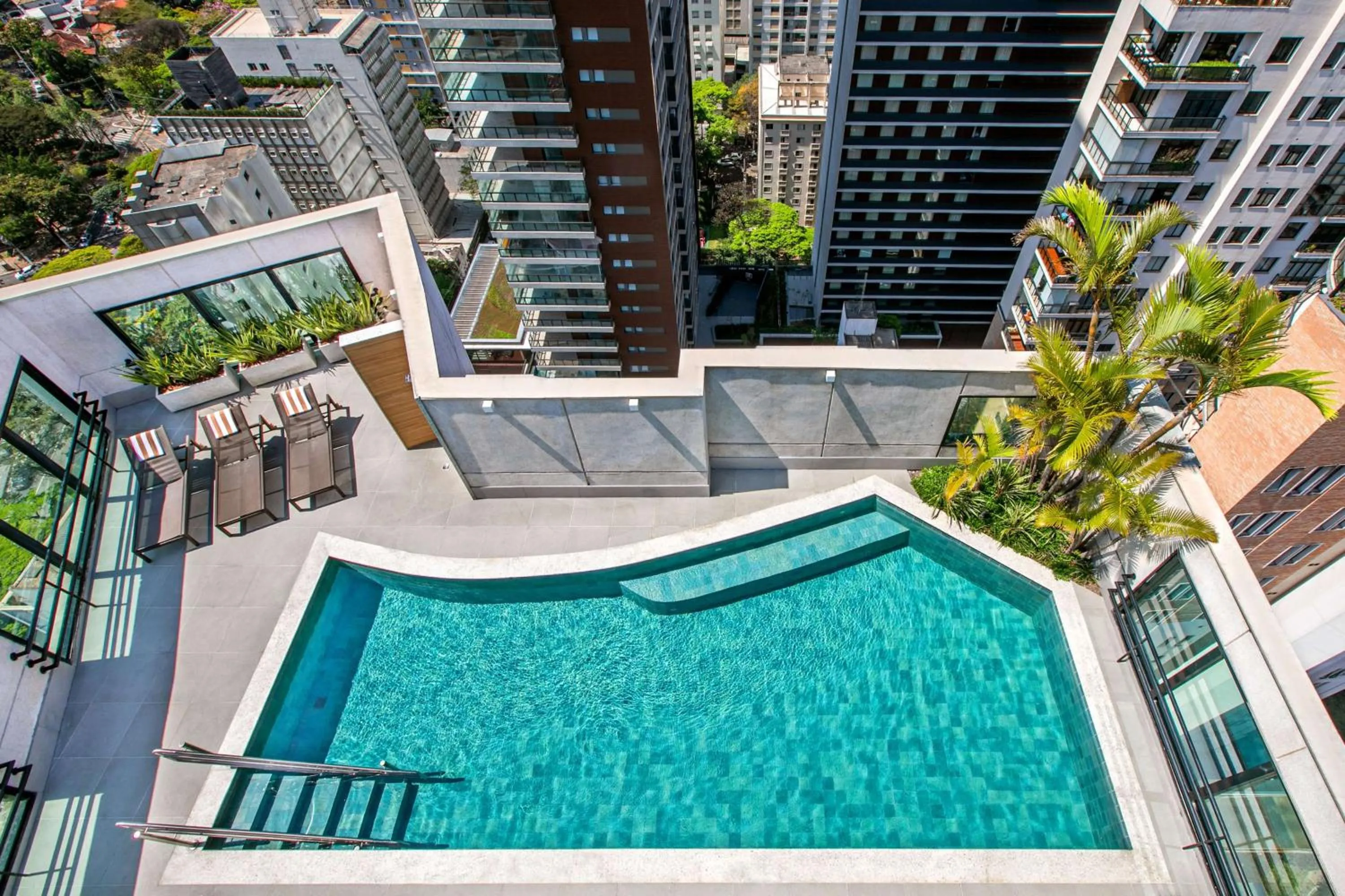 Pool view in Meliá Jardim Europa