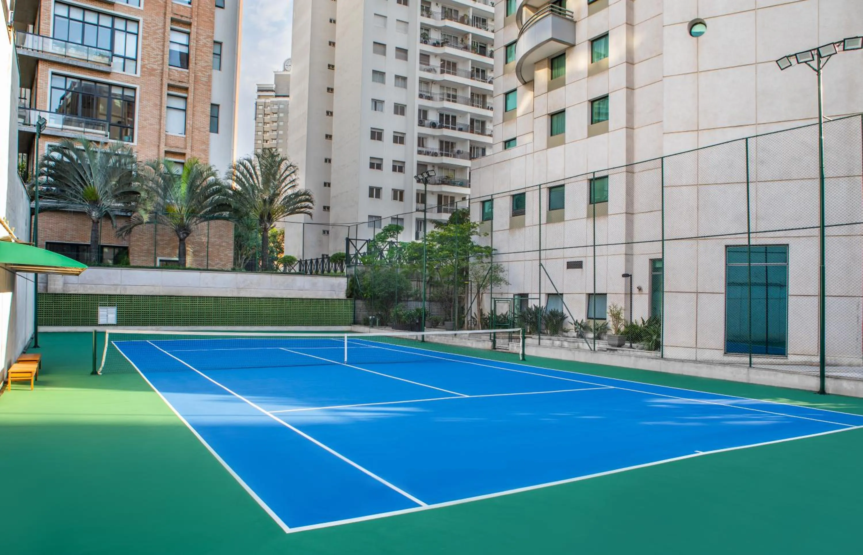 Tennis court in Meliá Jardim Europa
