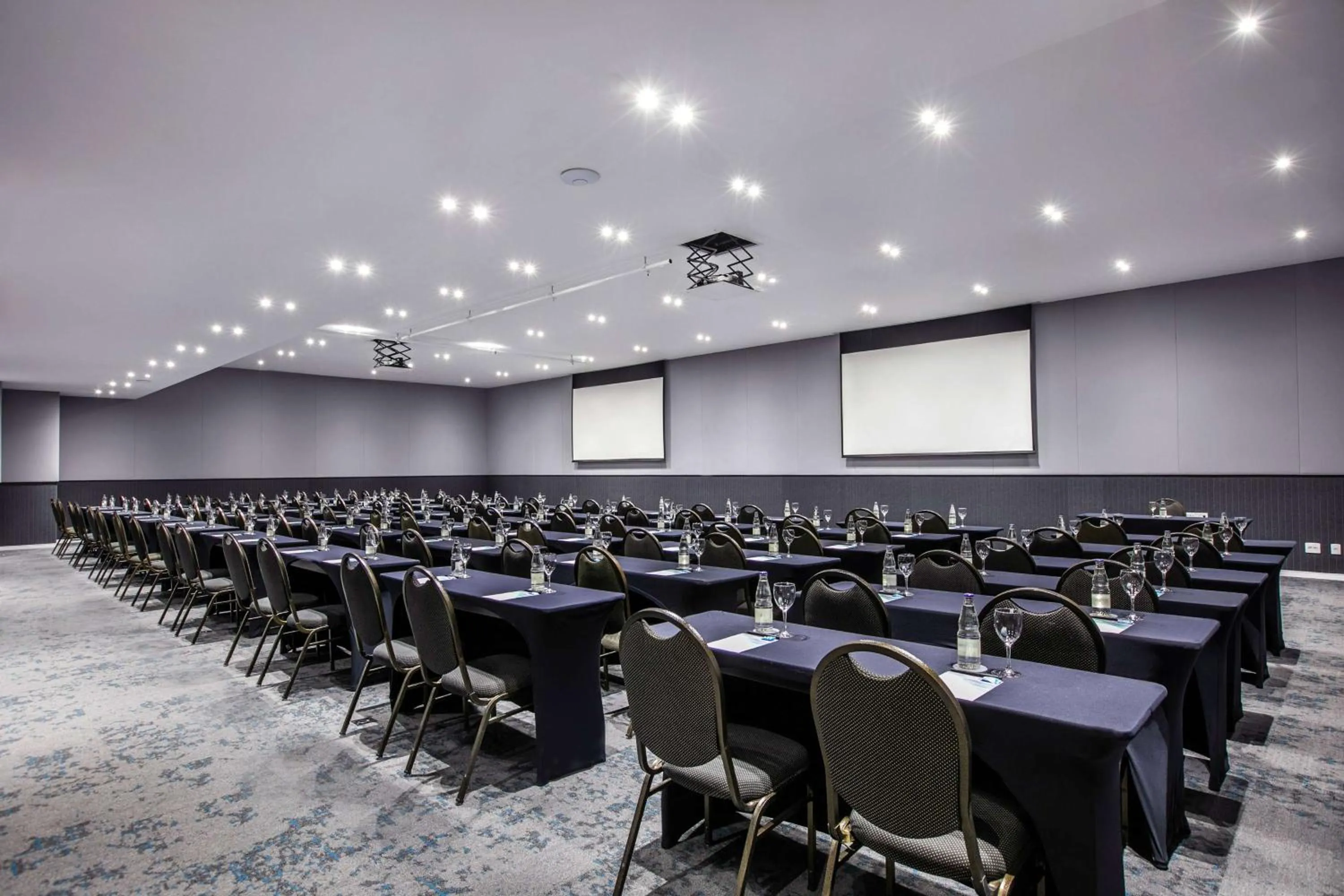 Meeting/conference room in Meliá Jardim Europa