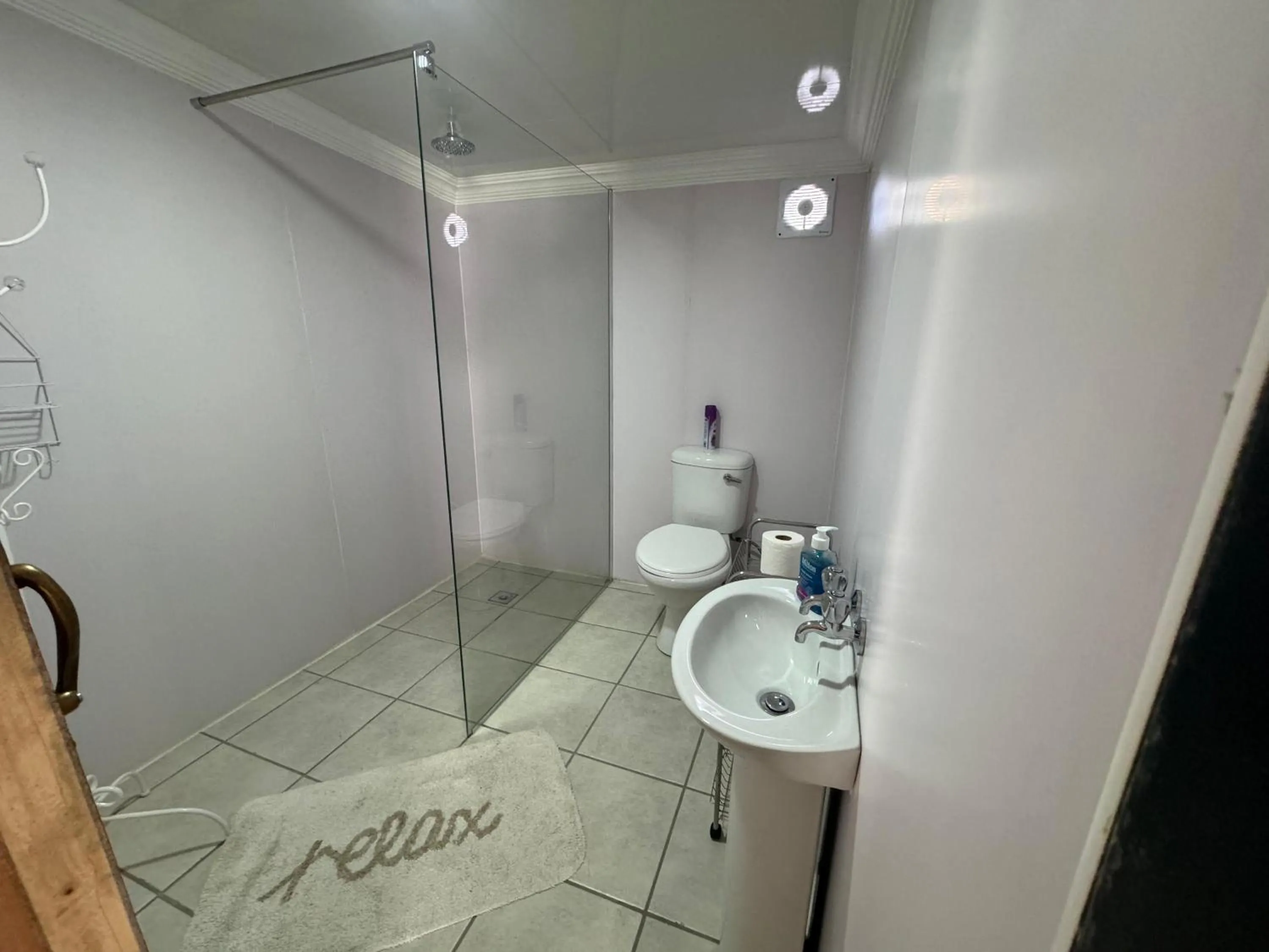 Bathroom in The Lighthouse Guesthouse