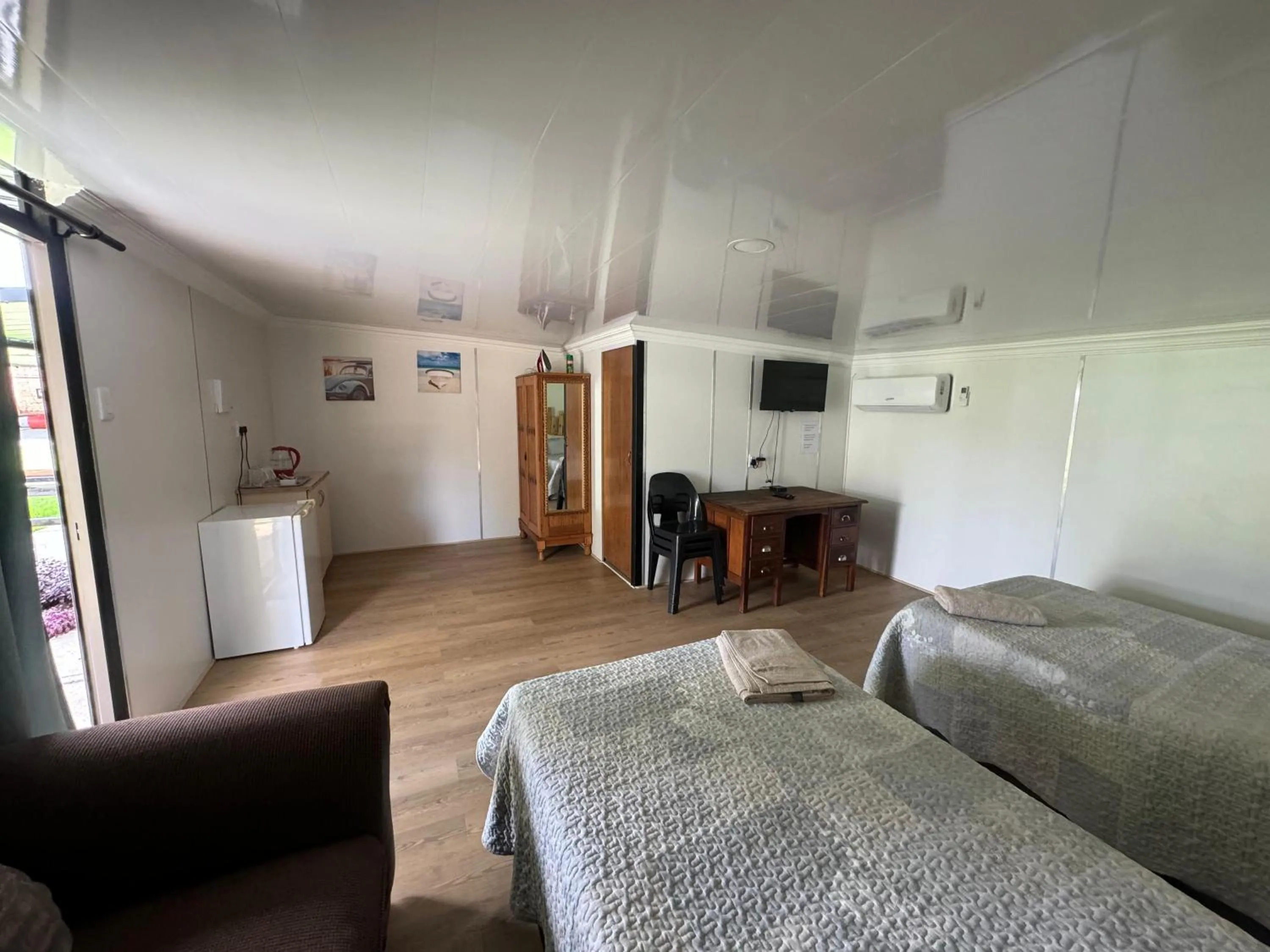 TV and multimedia, Bed in The Lighthouse Guesthouse