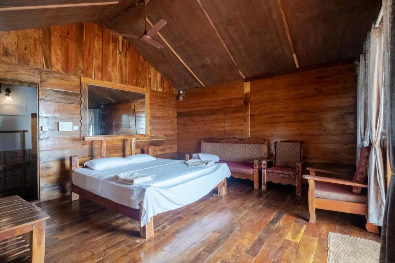 Photo of the whole room, Bed in Blue Lagoon Resort Goa