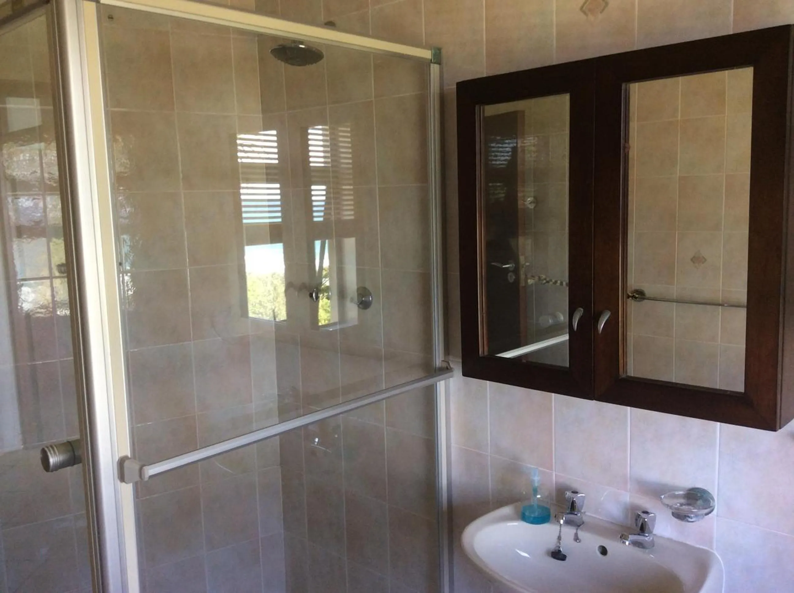 Bathroom in Misty Blue Bed and Breakfast