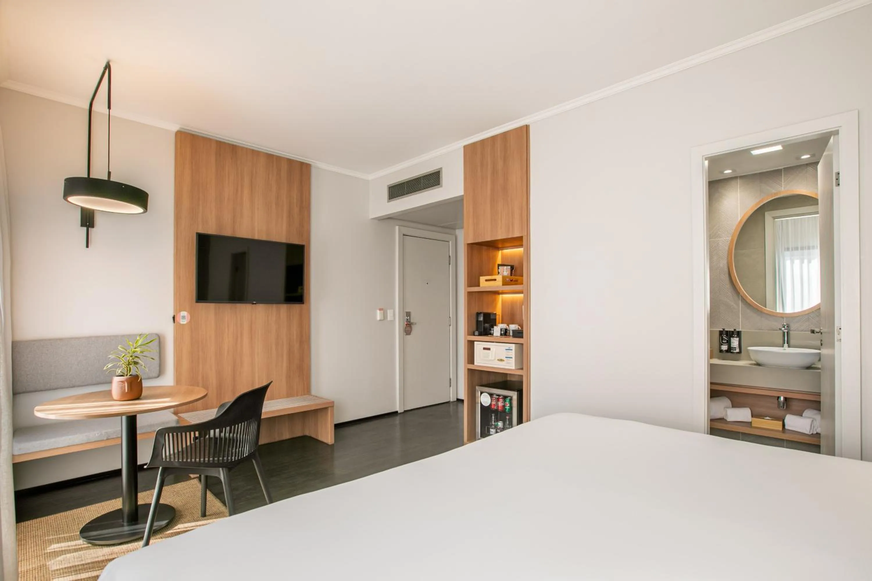 TV and multimedia, Bed in INNSiDE by Meliá São Paulo ITAIM