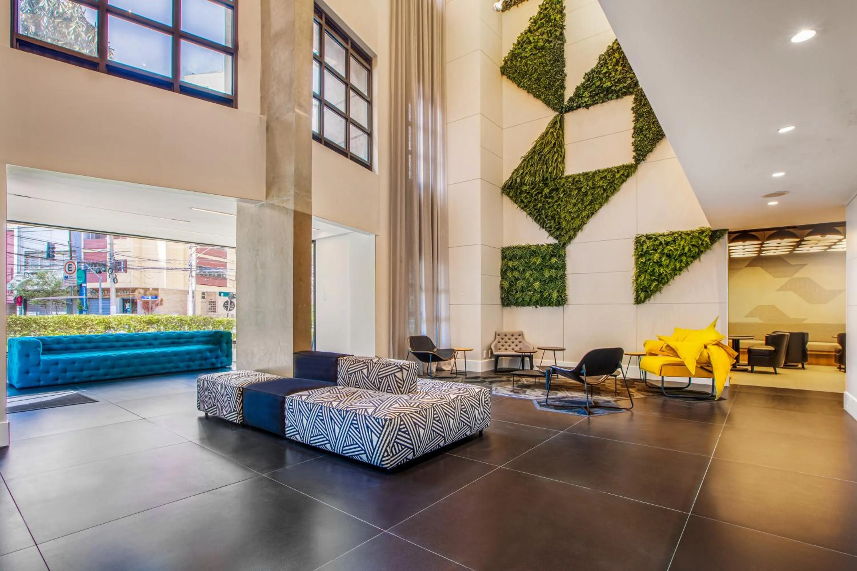 Lounge or bar in INNSiDE by Meliá São Paulo ITAIM