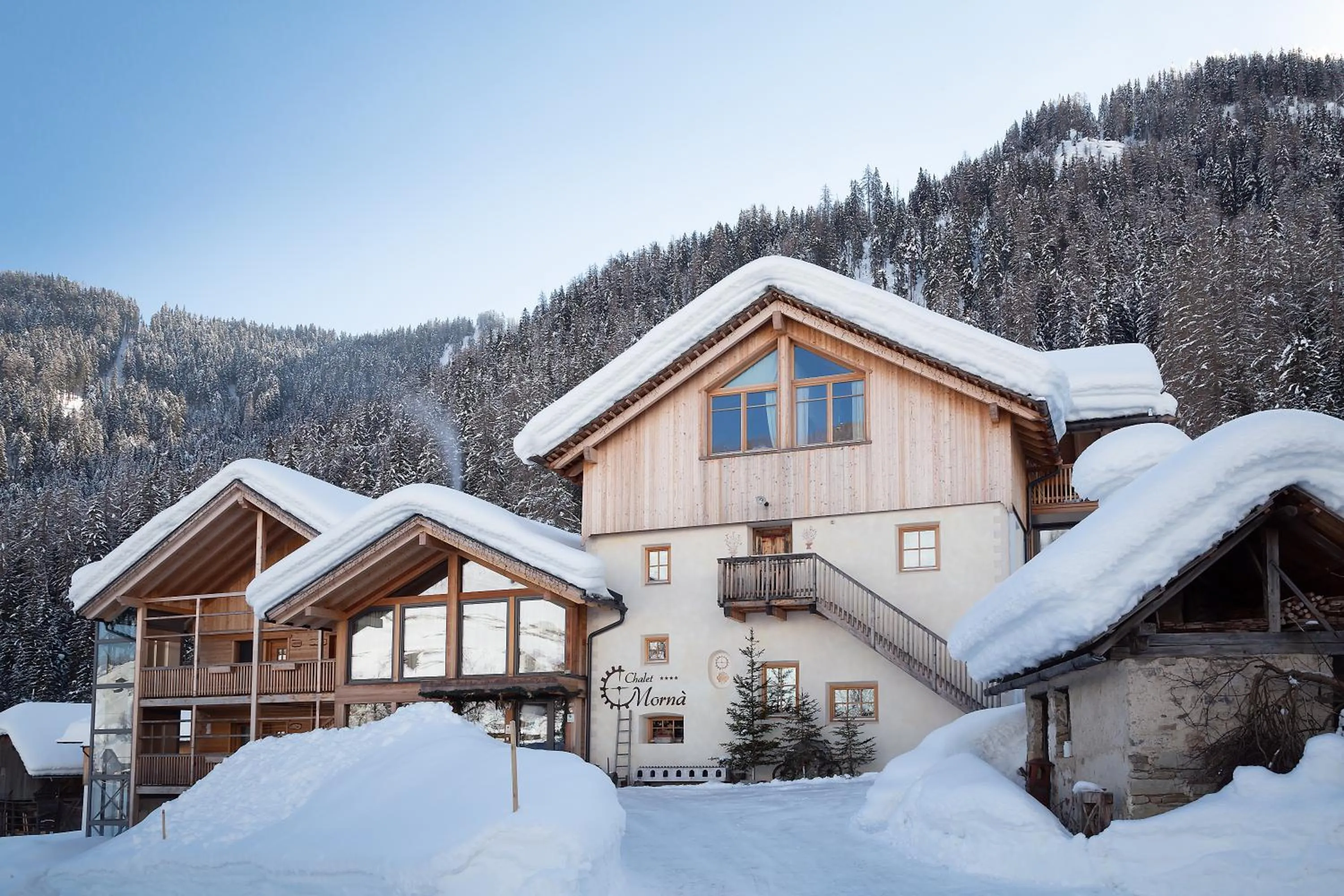 Property building in Chalet Mornà