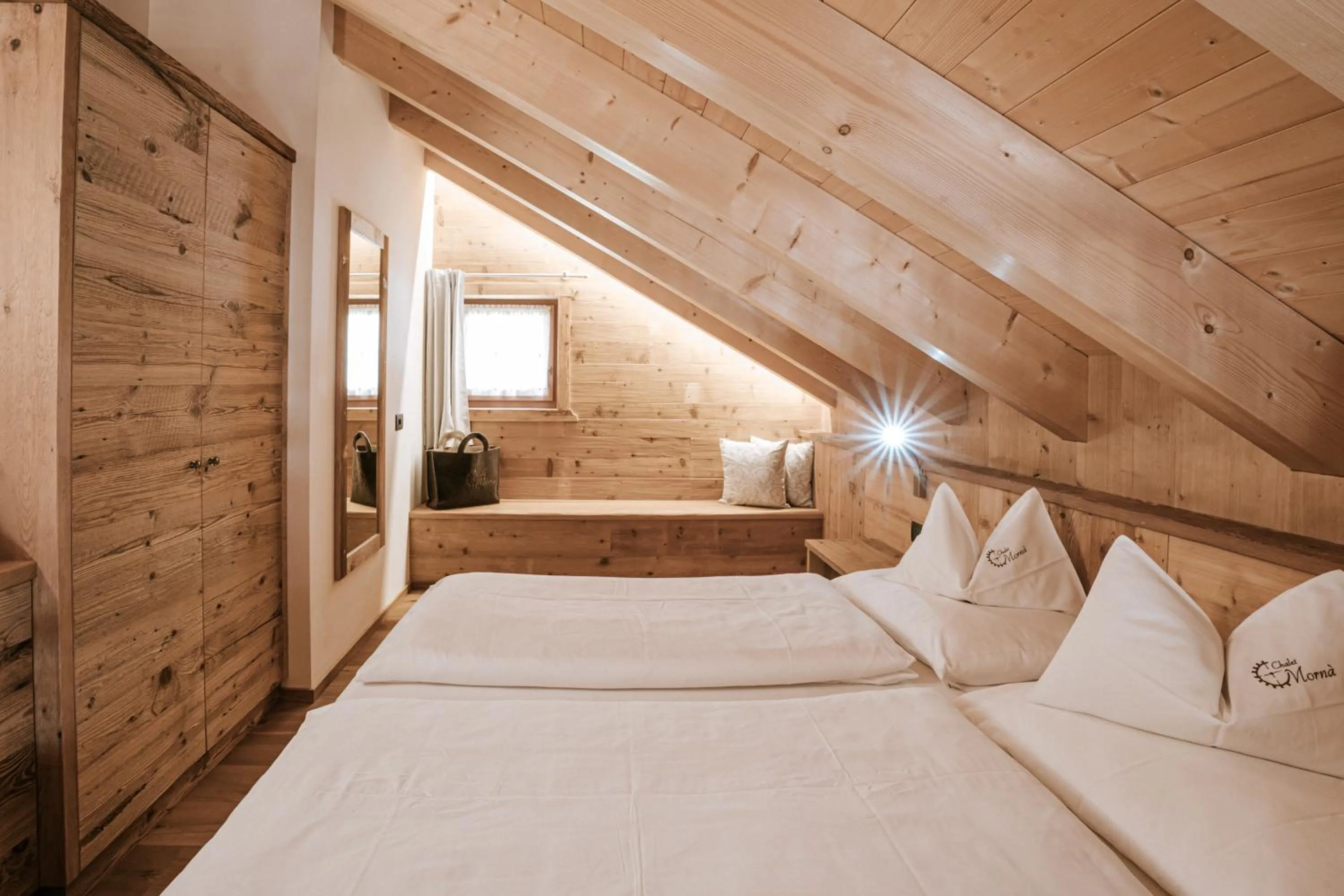 Photo of the whole room, Bed in Chalet Mornà
