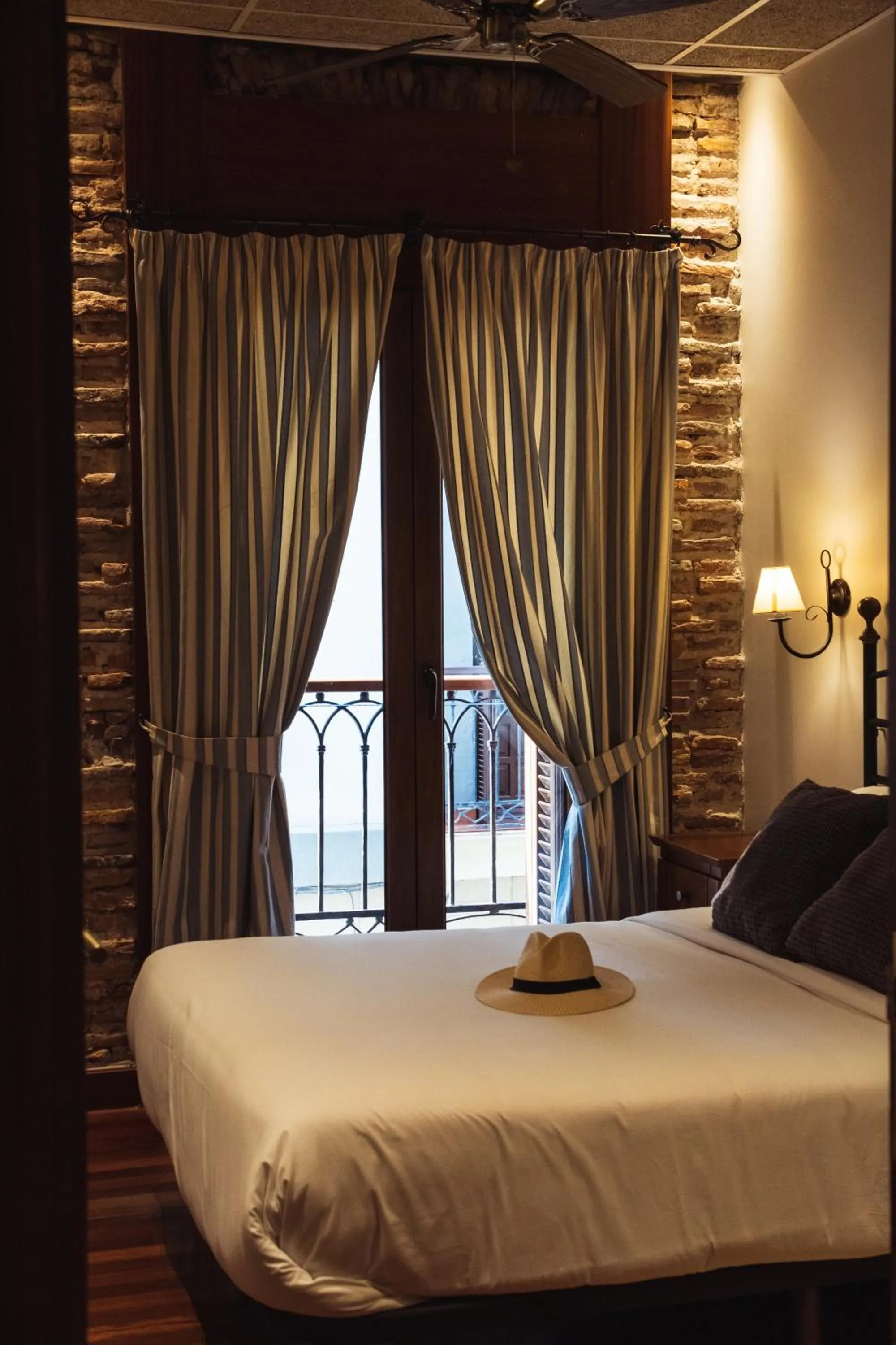 Bed in San Sebastián DOT Rooms