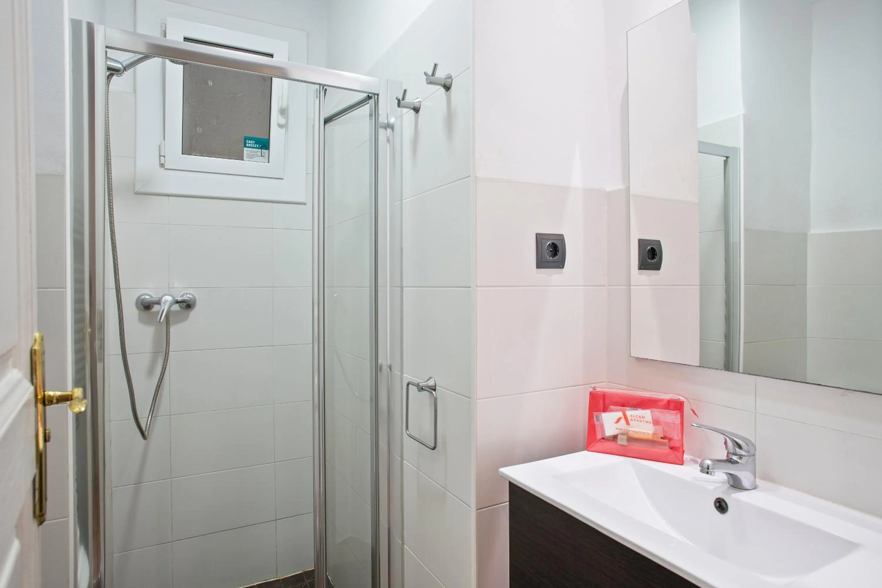 Bathroom in Numa I Caja Apartments