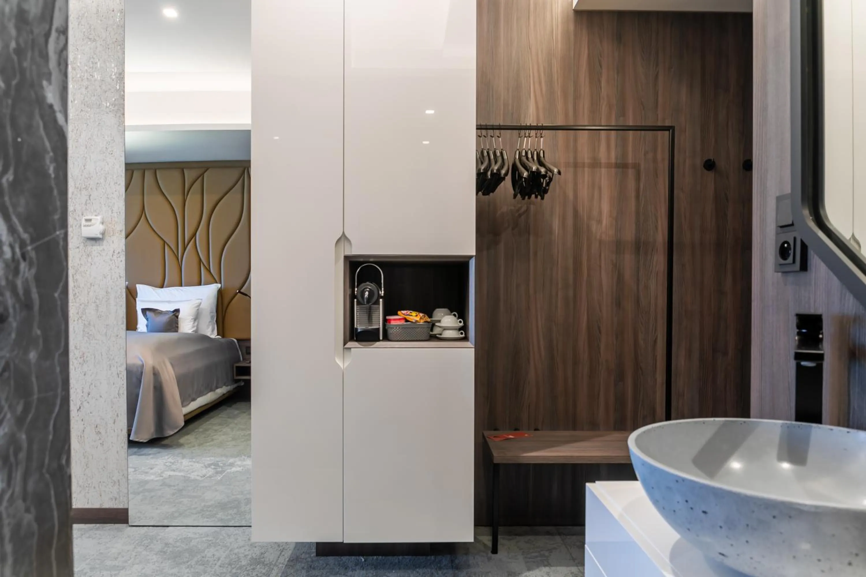 Photo of the whole room, Bed in Theatre Hotel