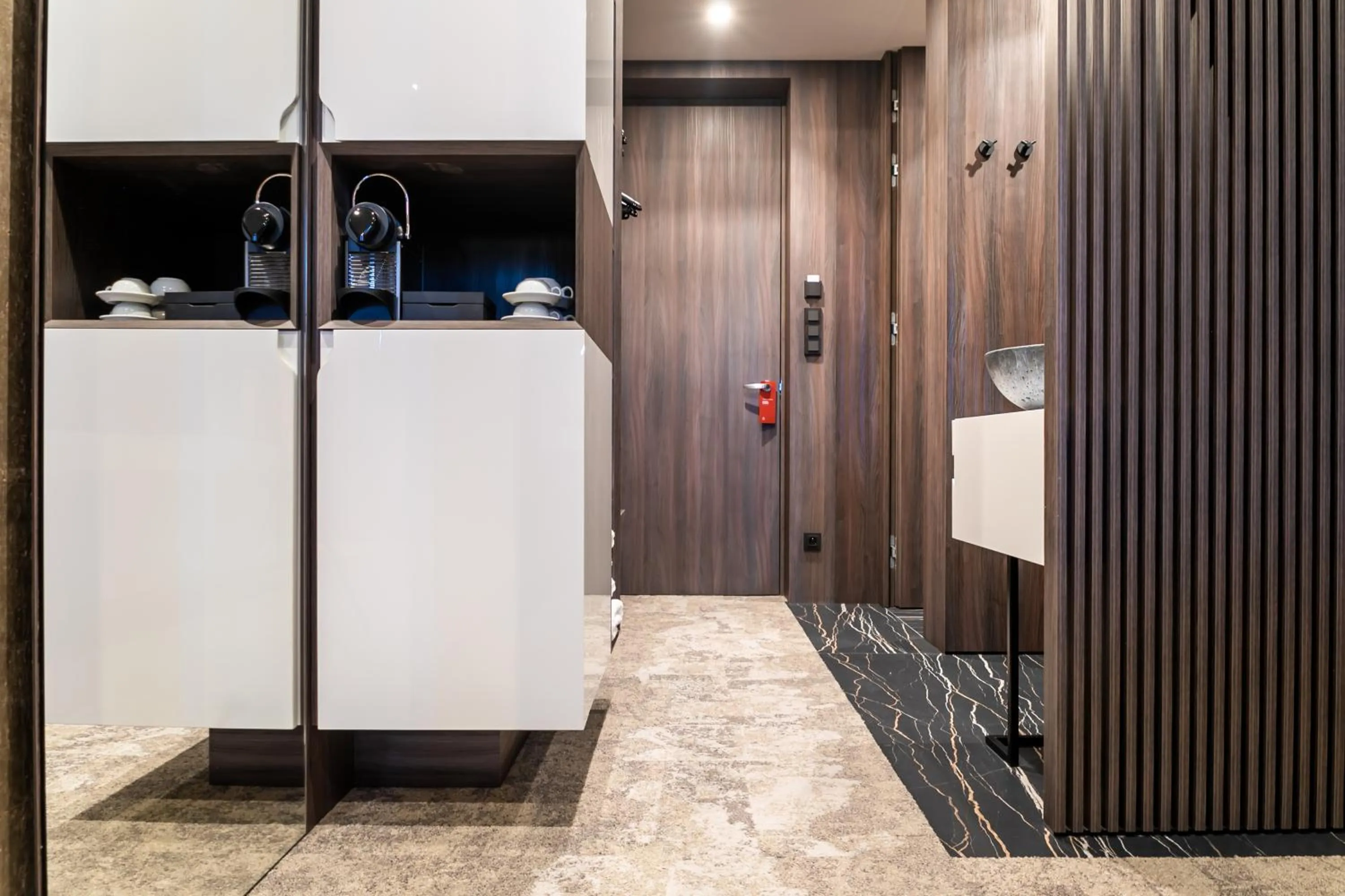 Photo of the whole room in Theatre Hotel