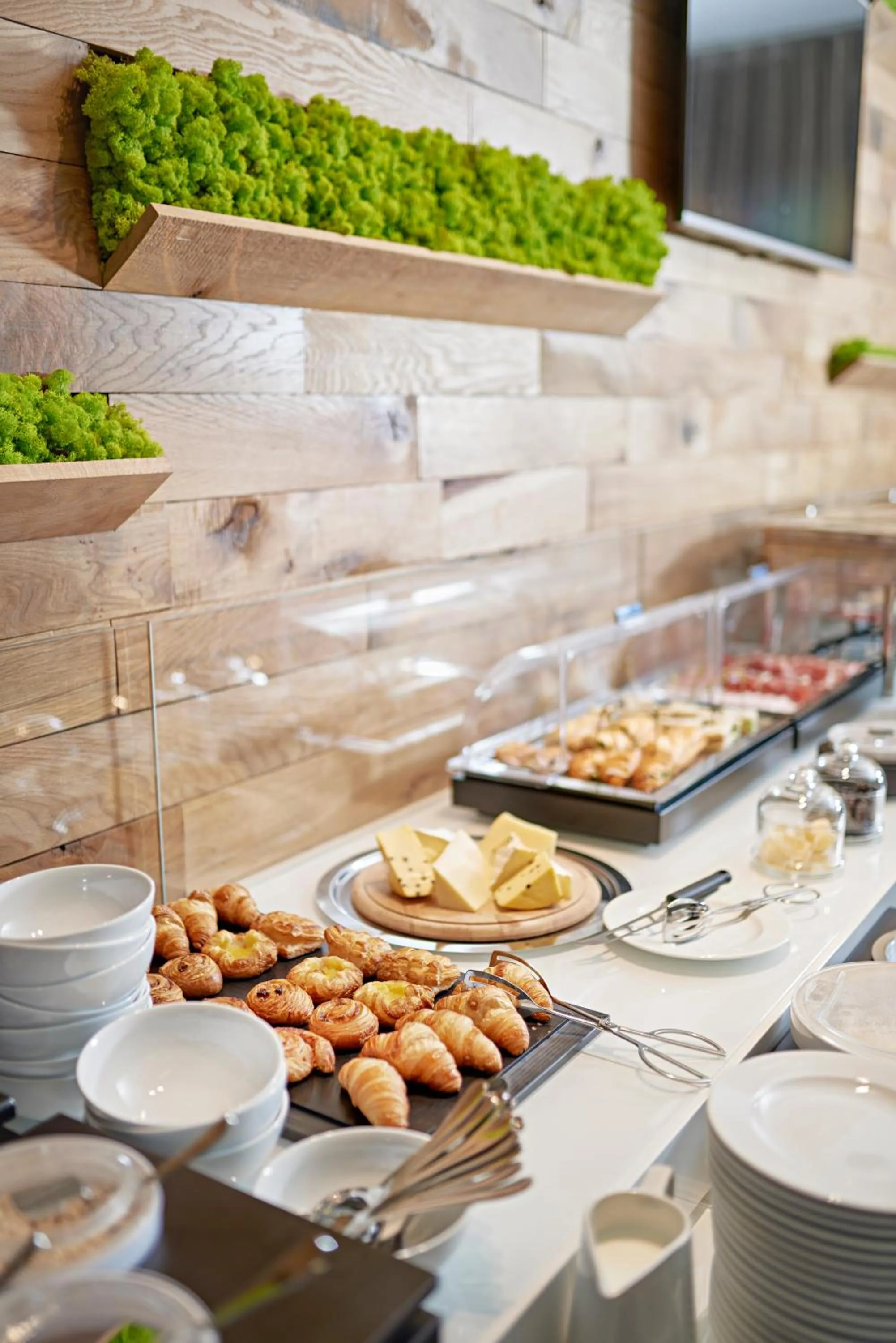 Buffet breakfast in Theatre Hotel