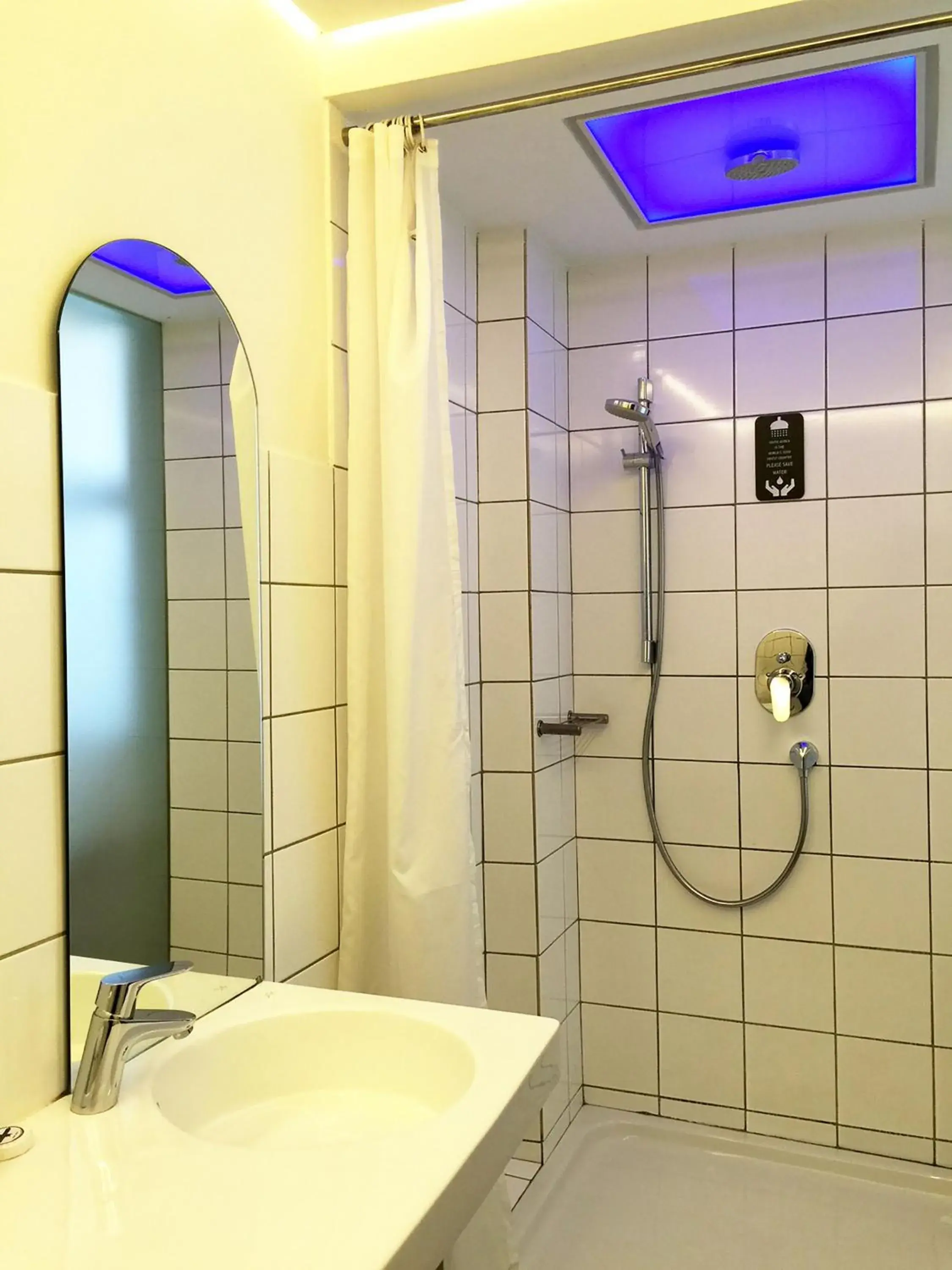 Standard King Room in Bannister Hotel Standard King Room in Bannister Hotel