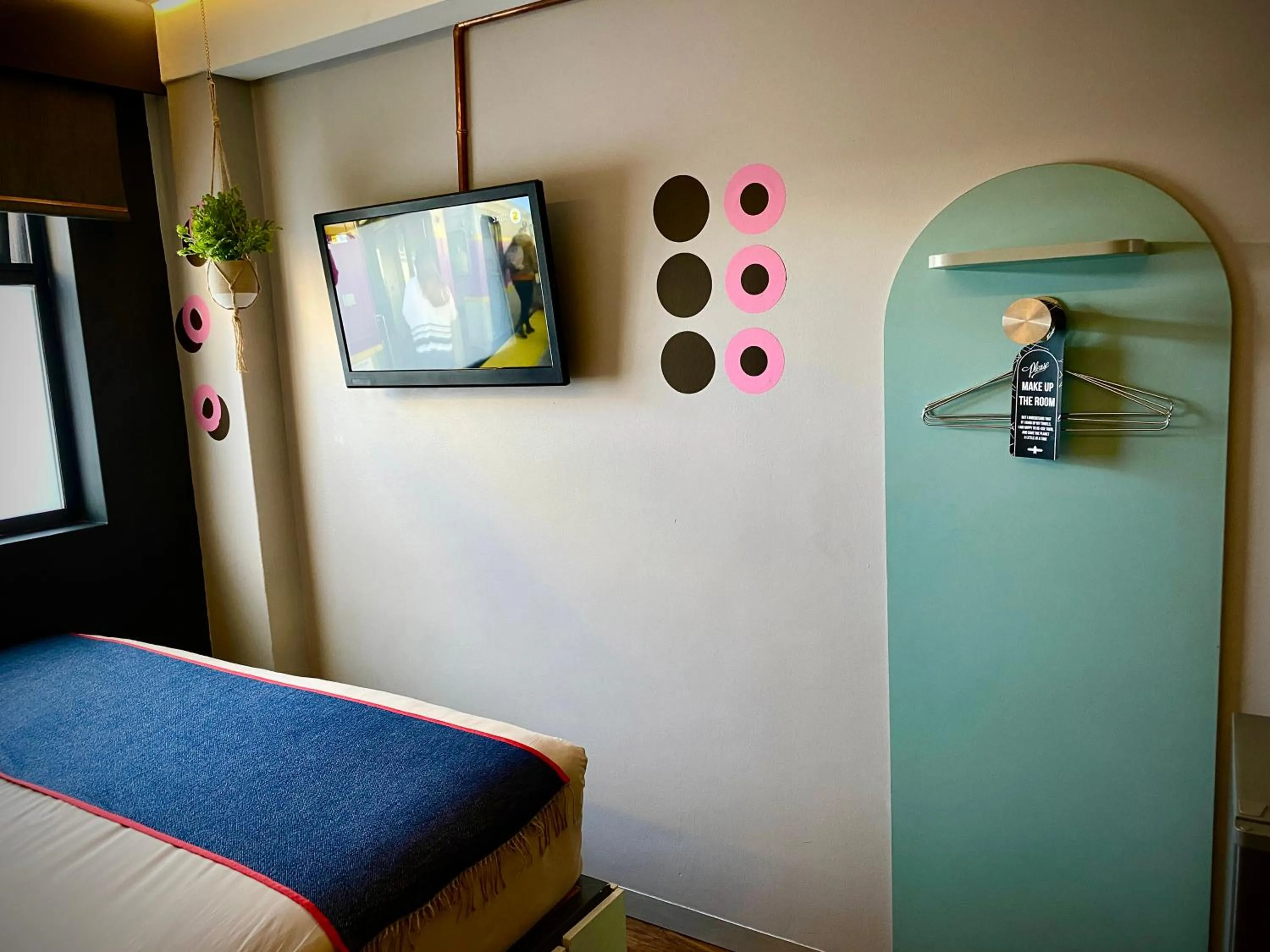 TV and multimedia, Bed in Bannister Hotel