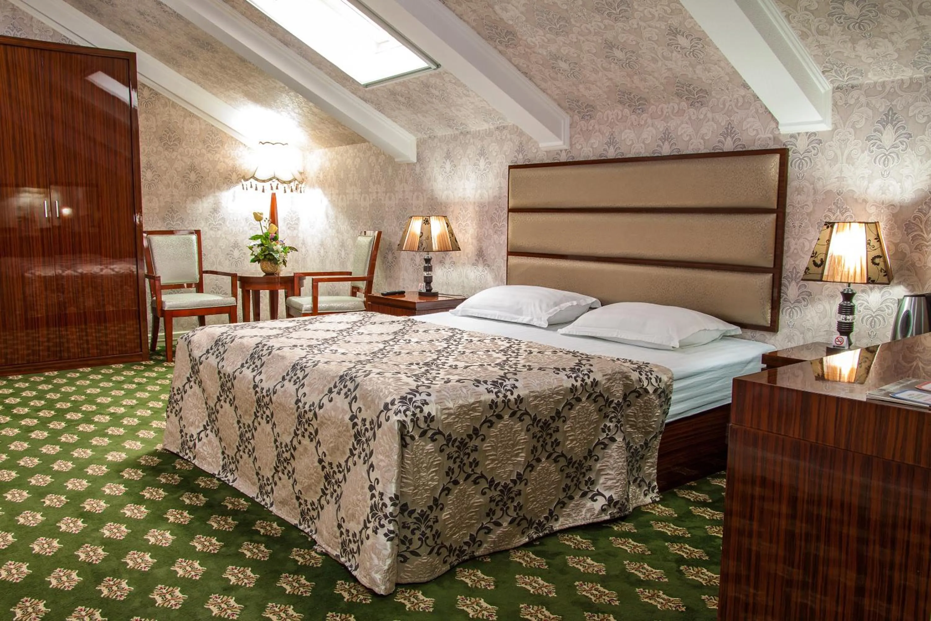 Photo of the whole room, Bed in City Line Boutique Hotel