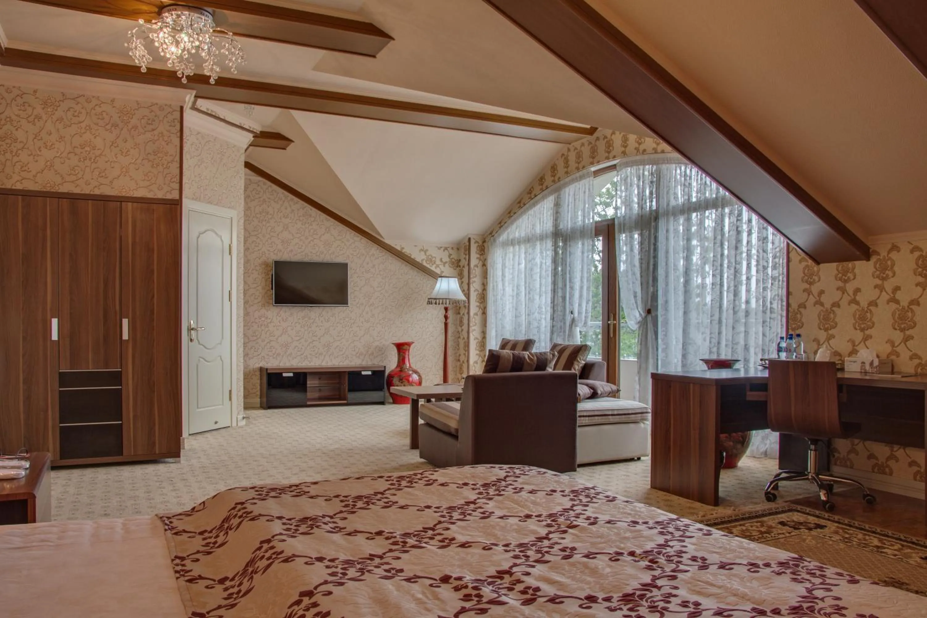 Photo of the whole room, Bed in City Line Boutique Hotel