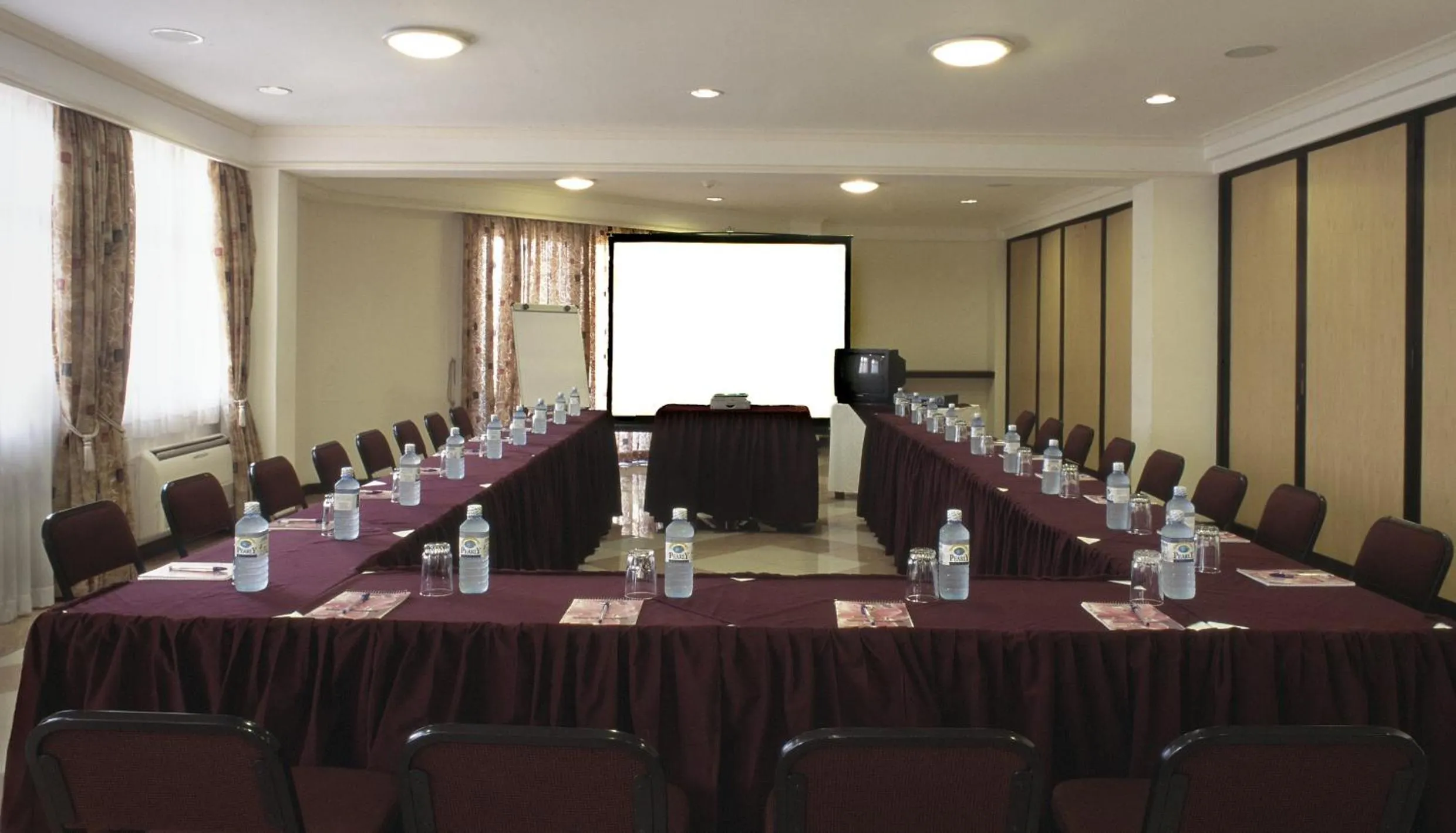 Meeting/conference room in Royal Court Hotel