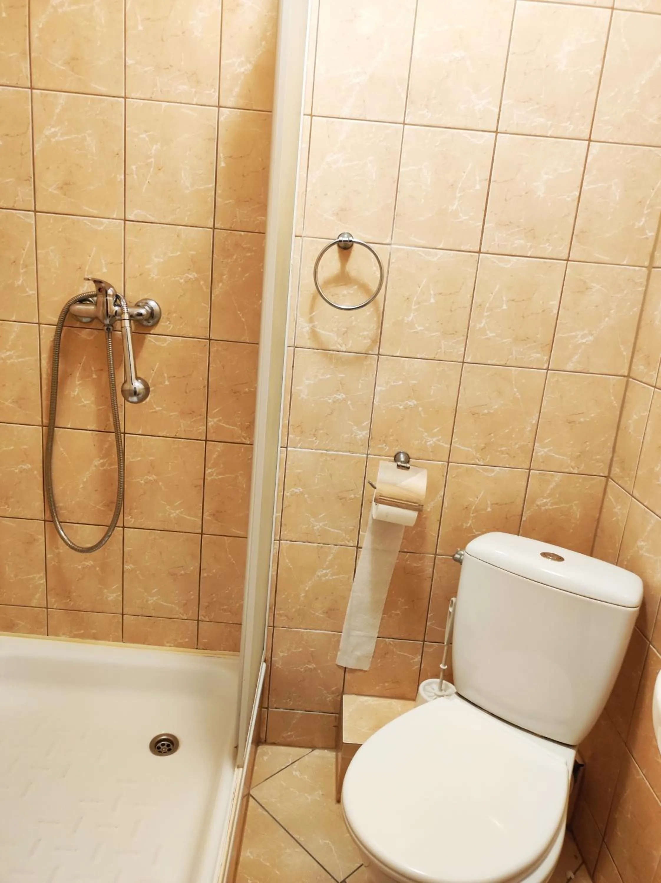 Bathroom in OWR Relax - Hostel położony blisko atrakcji turystycznych