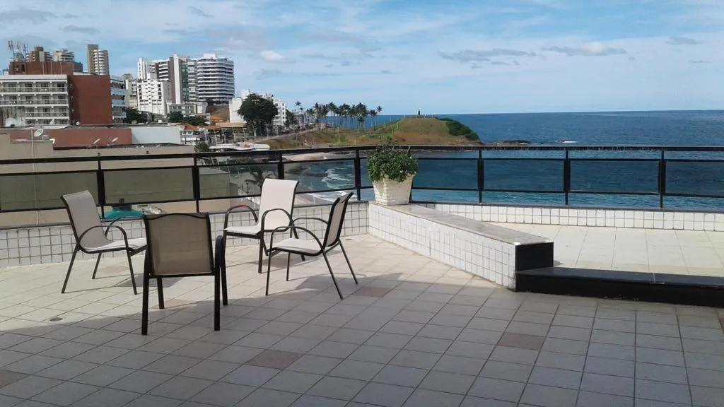 Beach in Flat Vista Mar Frente ou Lateral na Barra em Salvador