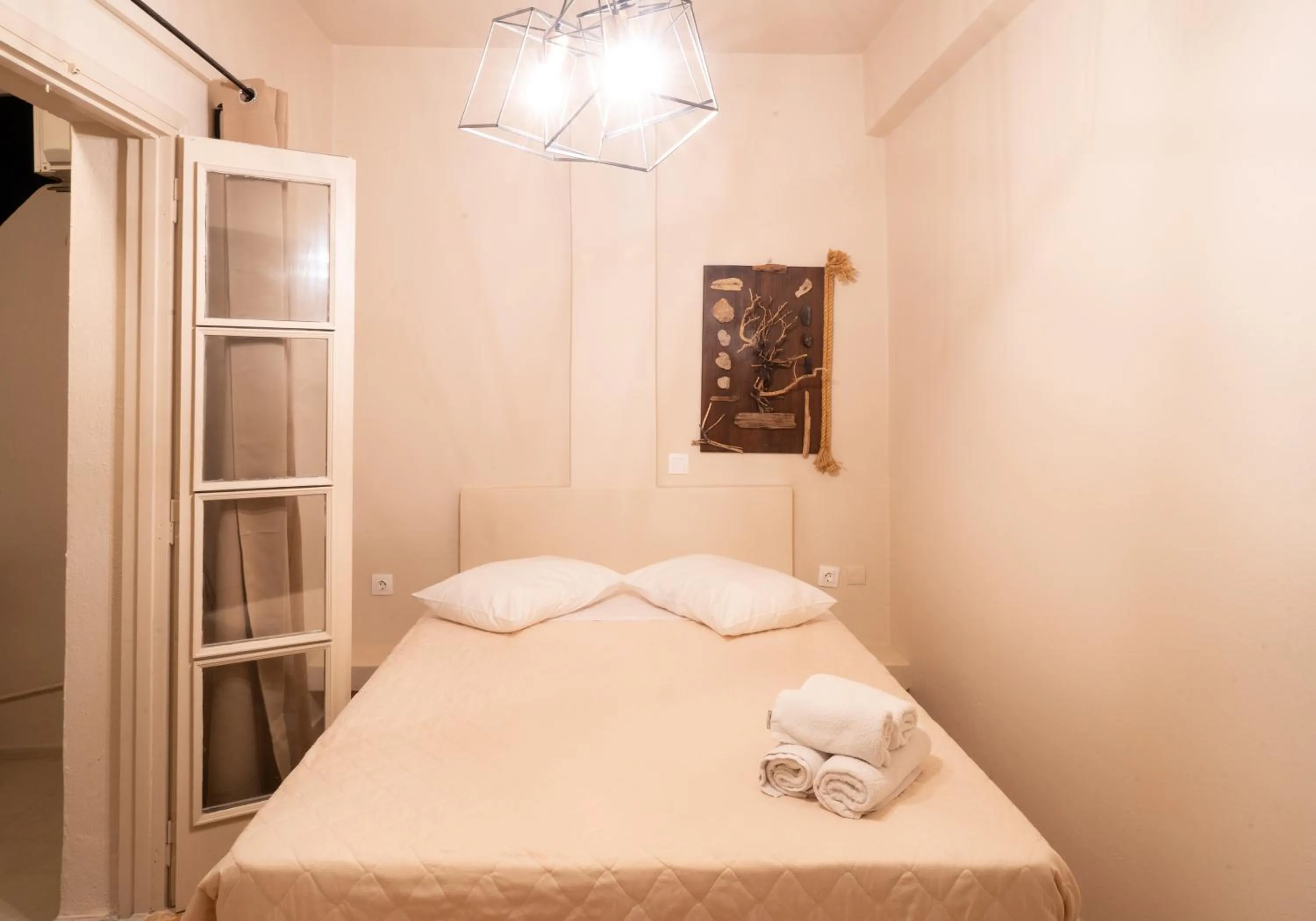 Photo of the whole room, Bed in Villa Toula