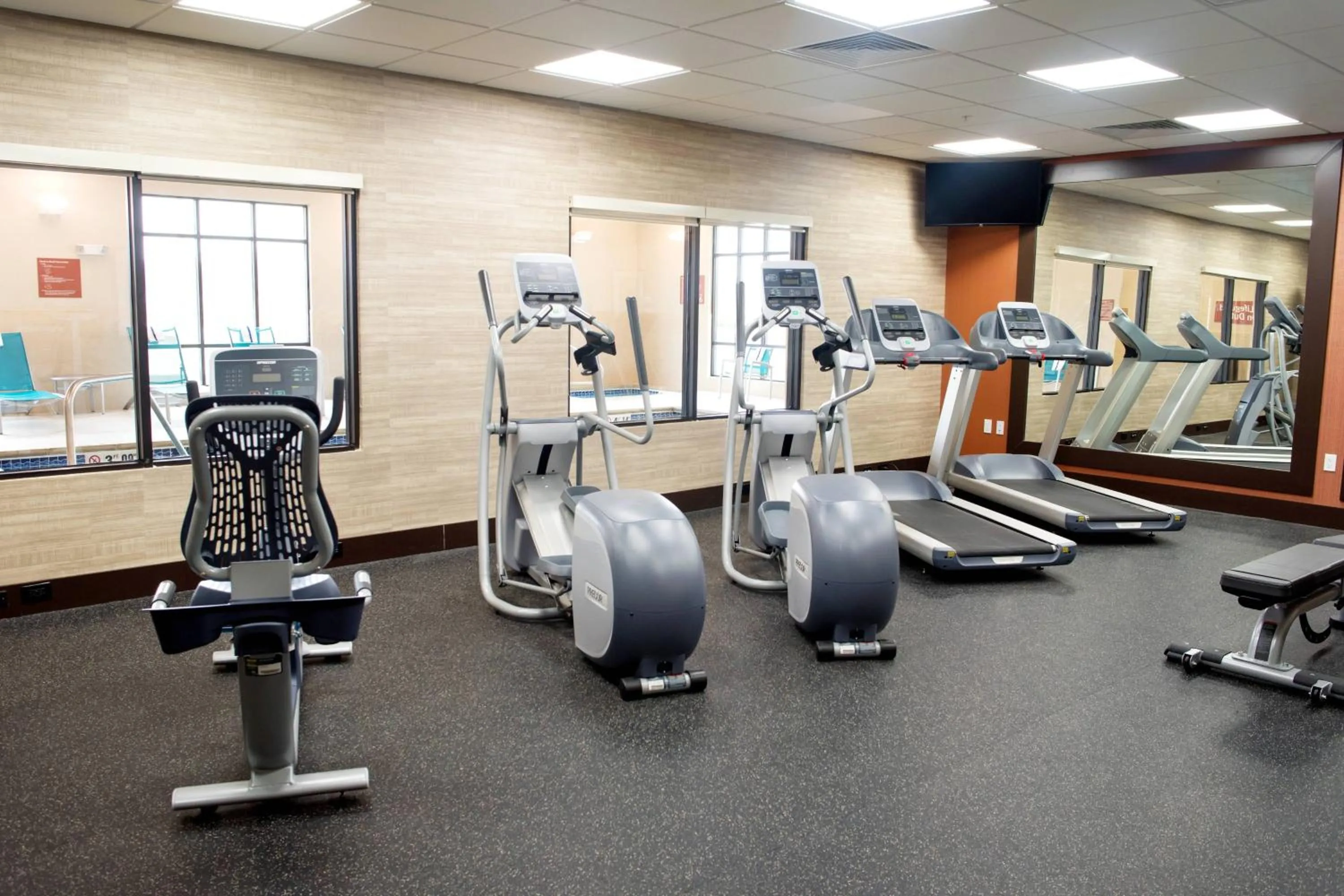 Fitness centre/facilities in TownePlace Suites by Marriott Ames