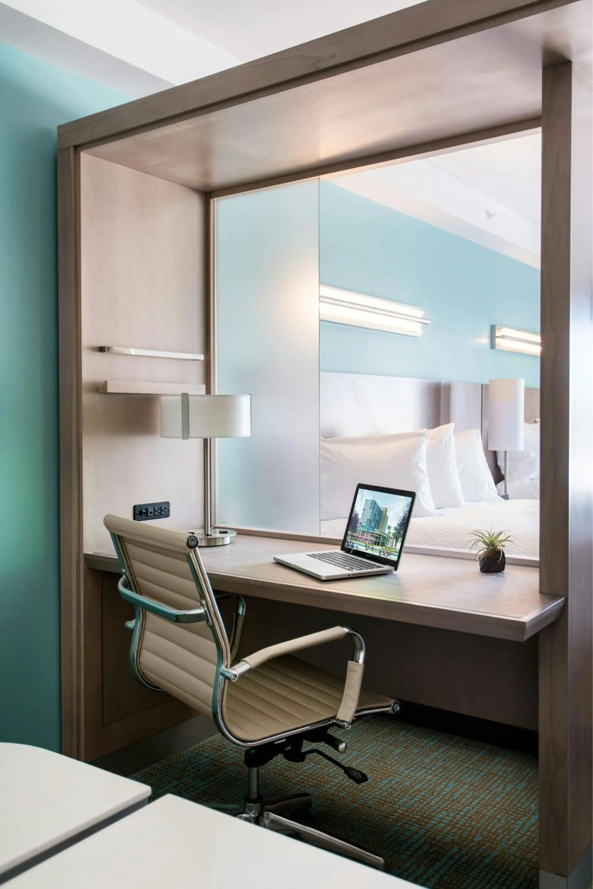 Photo of the whole room, Bed in SpringHill Suites by Marriott San Diego Downtown/Bayfront