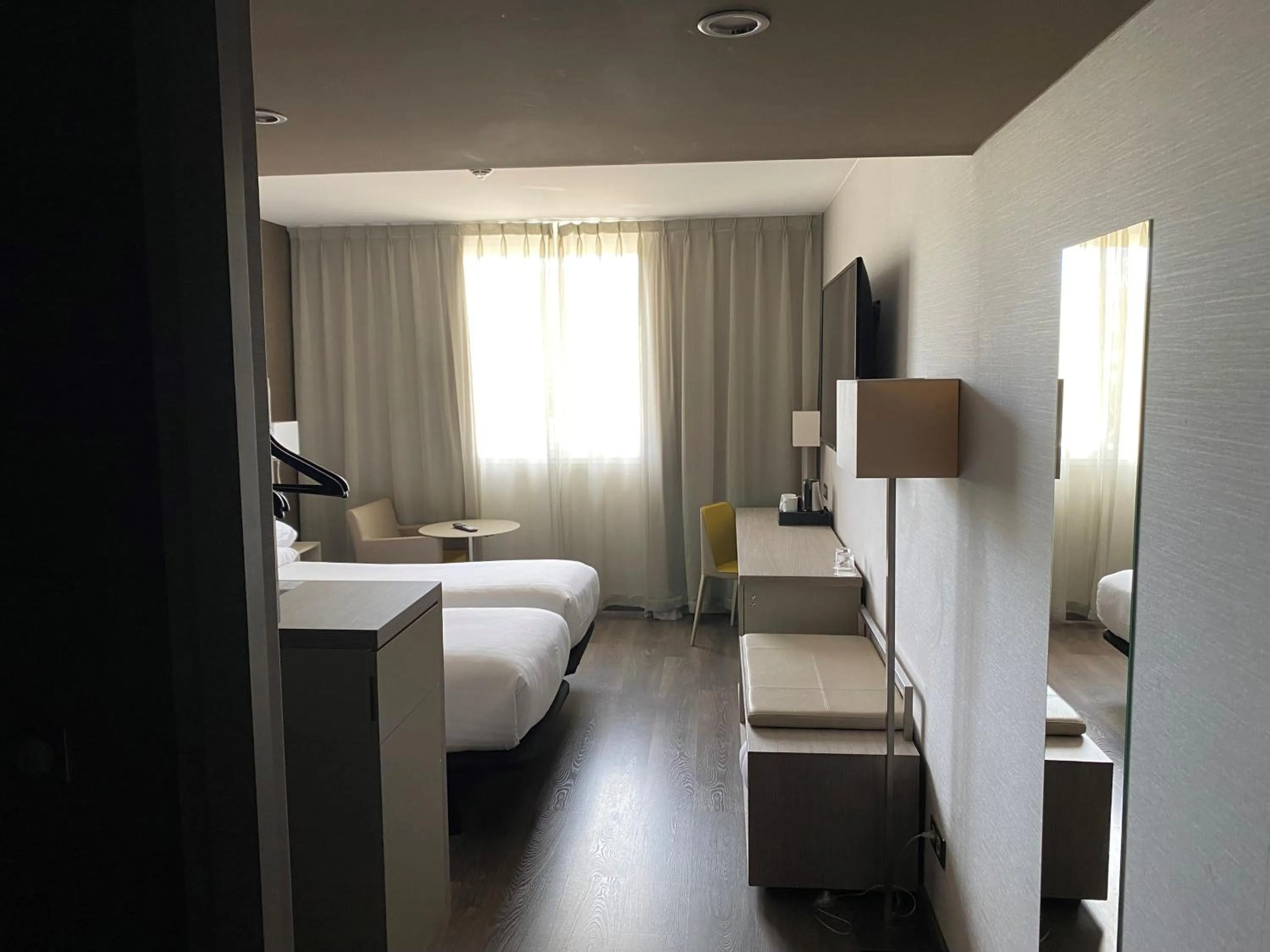 Bedroom, Bed in AC Hotel by Marriott Marseille Prado Vélodrome