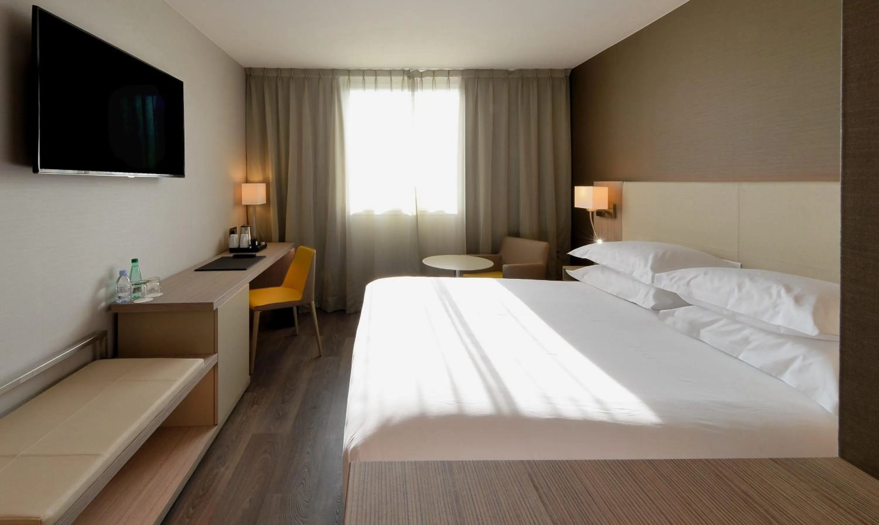 Bedroom, Bed in AC Hotel by Marriott Marseille Prado Vélodrome