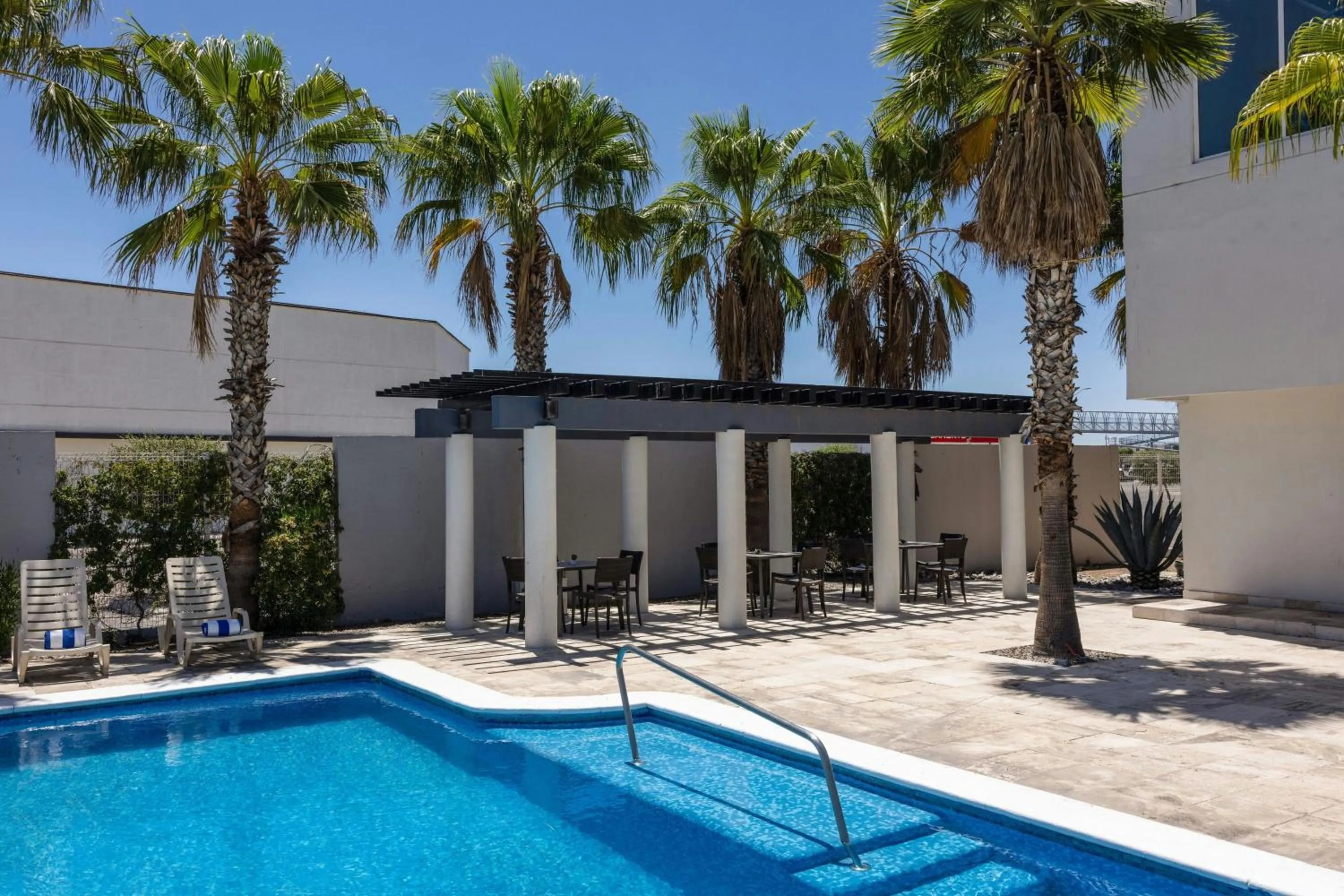 Swimming pool in Courtyard by Marriott Hermosillo