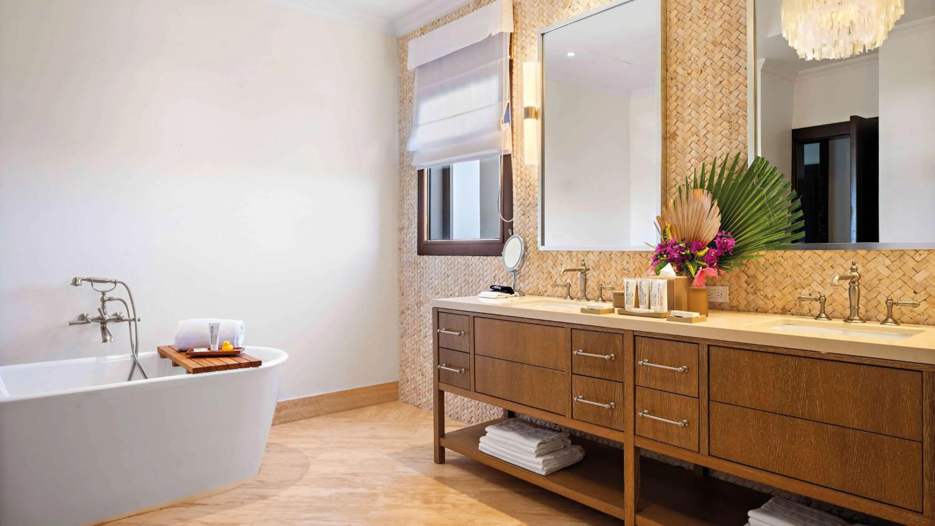 Bathroom in Zemi Beach House, LXR Hotels & Resorts