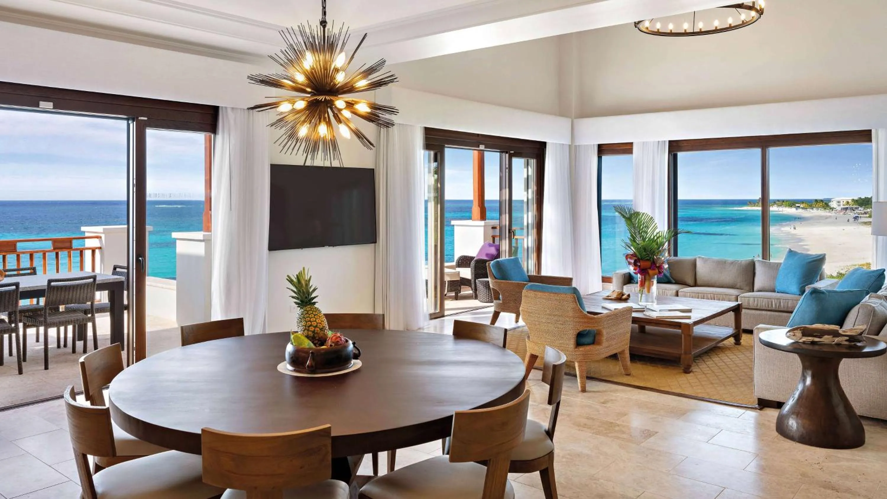 Kitchen or kitchenette in Zemi Beach House, LXR Hotels & Resorts