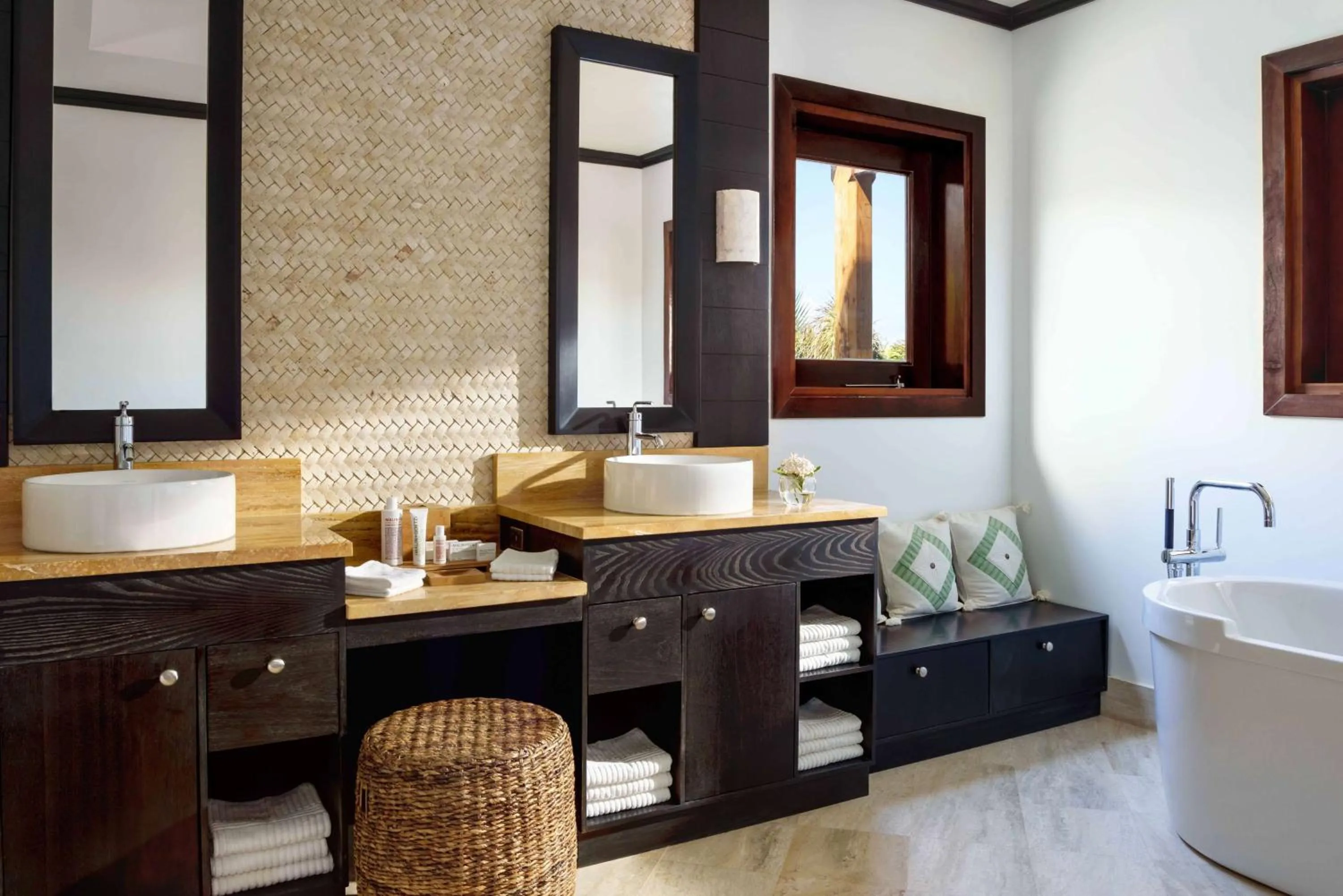 Bathroom in Zemi Beach House, LXR Hotels & Resorts