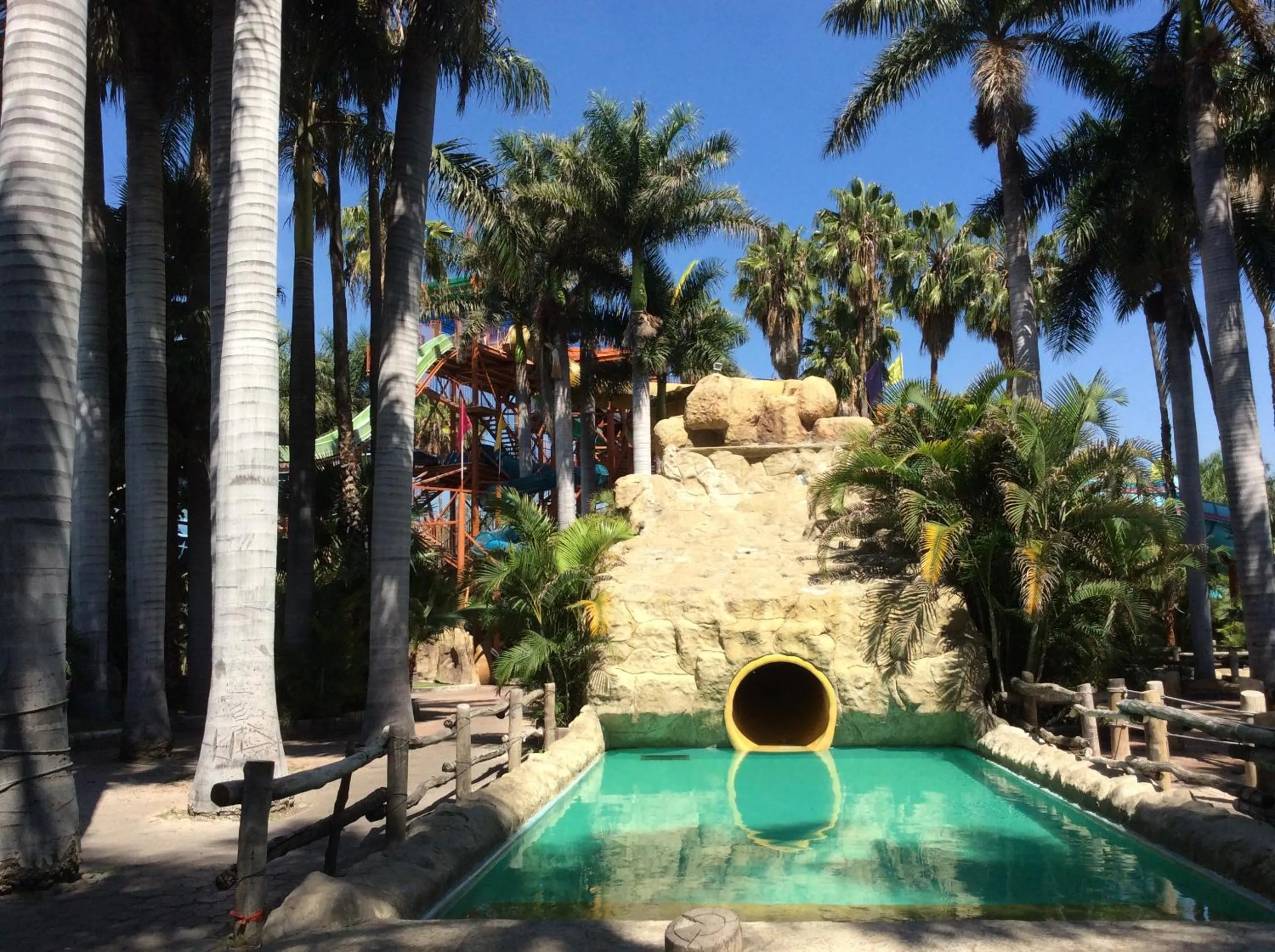 Swimming pool in Hotel Y Parque Acuático La Caldera