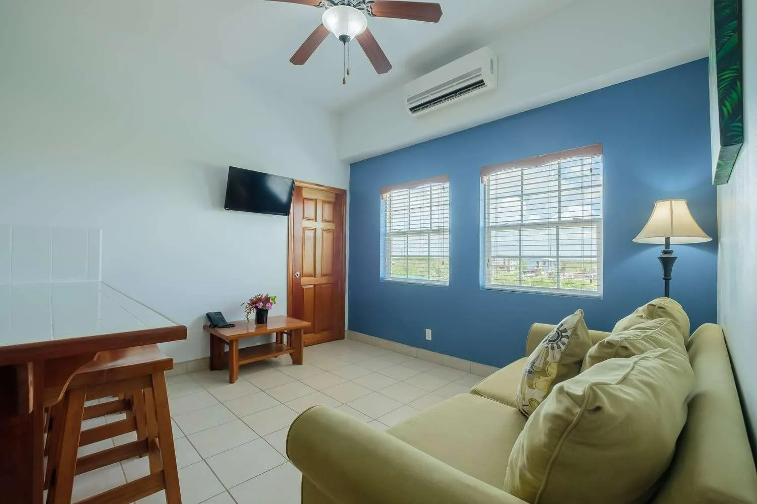 Living room in Best Western Grand Baymen Gardens