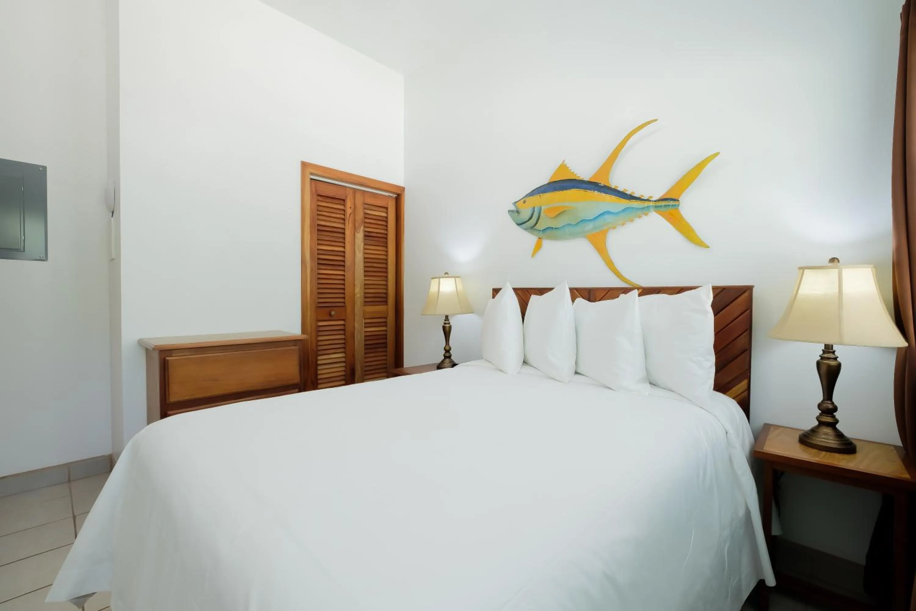 Bed in Best Western Grand Baymen Gardens