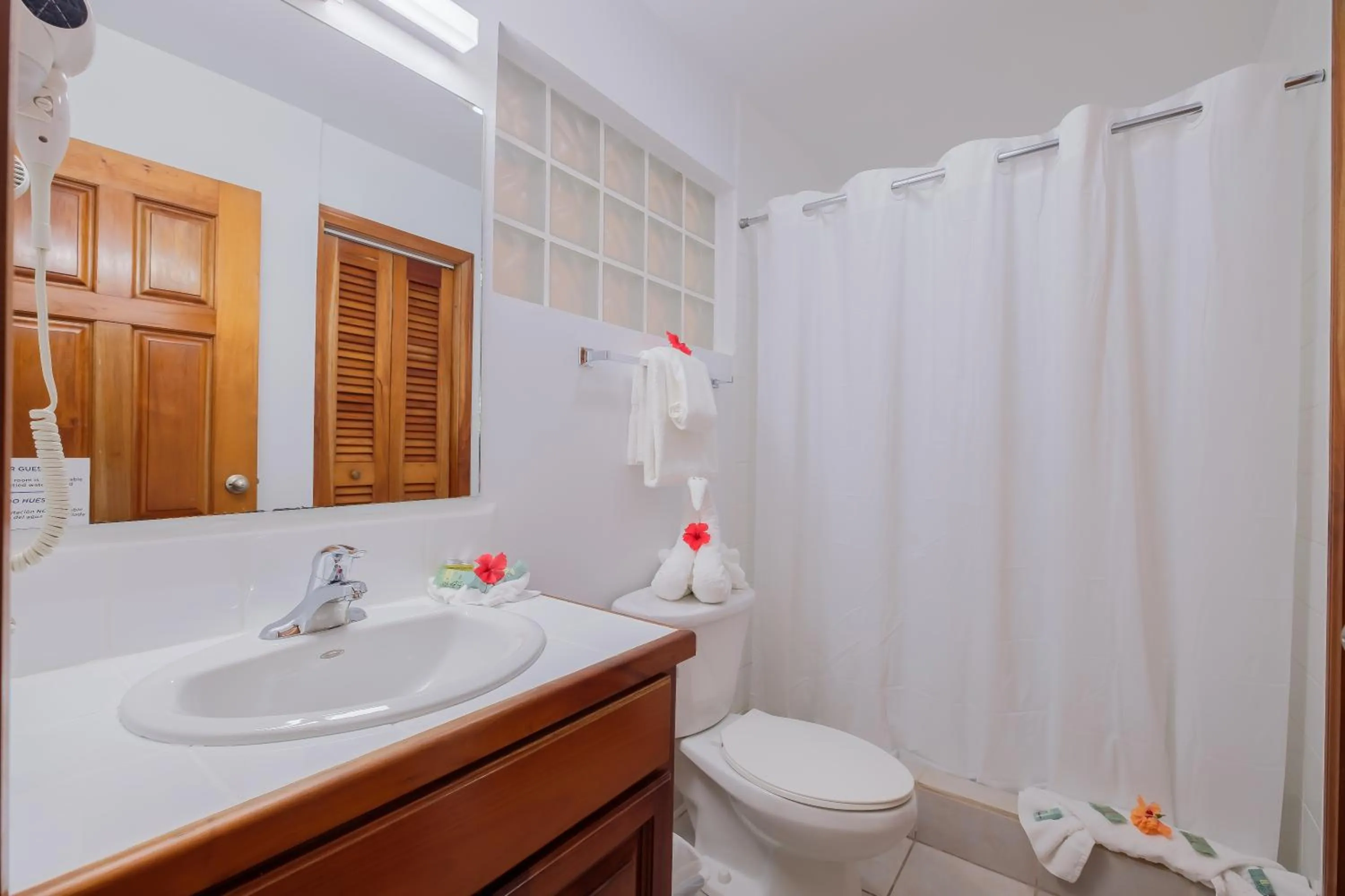 Bathroom in Best Western Grand Baymen Gardens