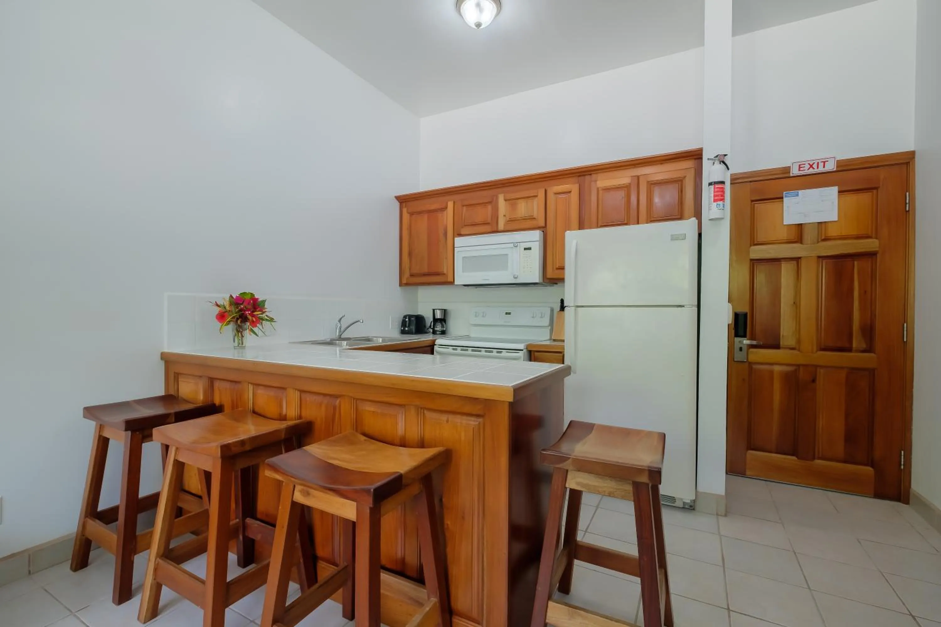 kitchen in Best Western Grand Baymen Gardens