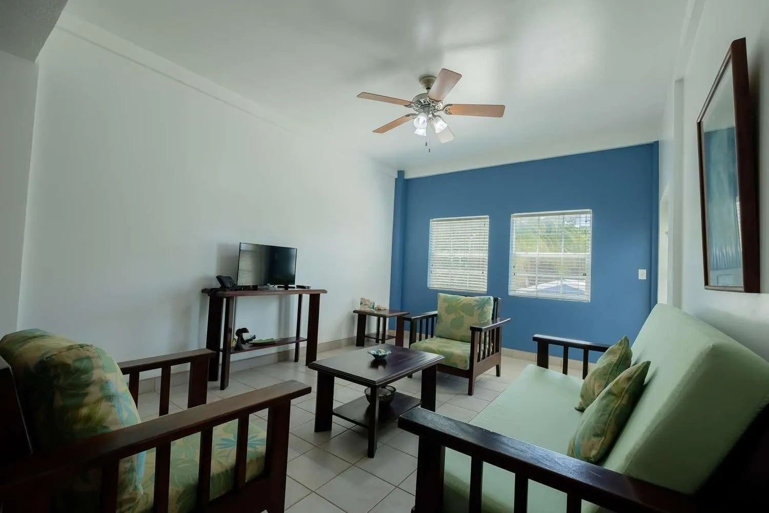 Living room in Best Western Grand Baymen Gardens