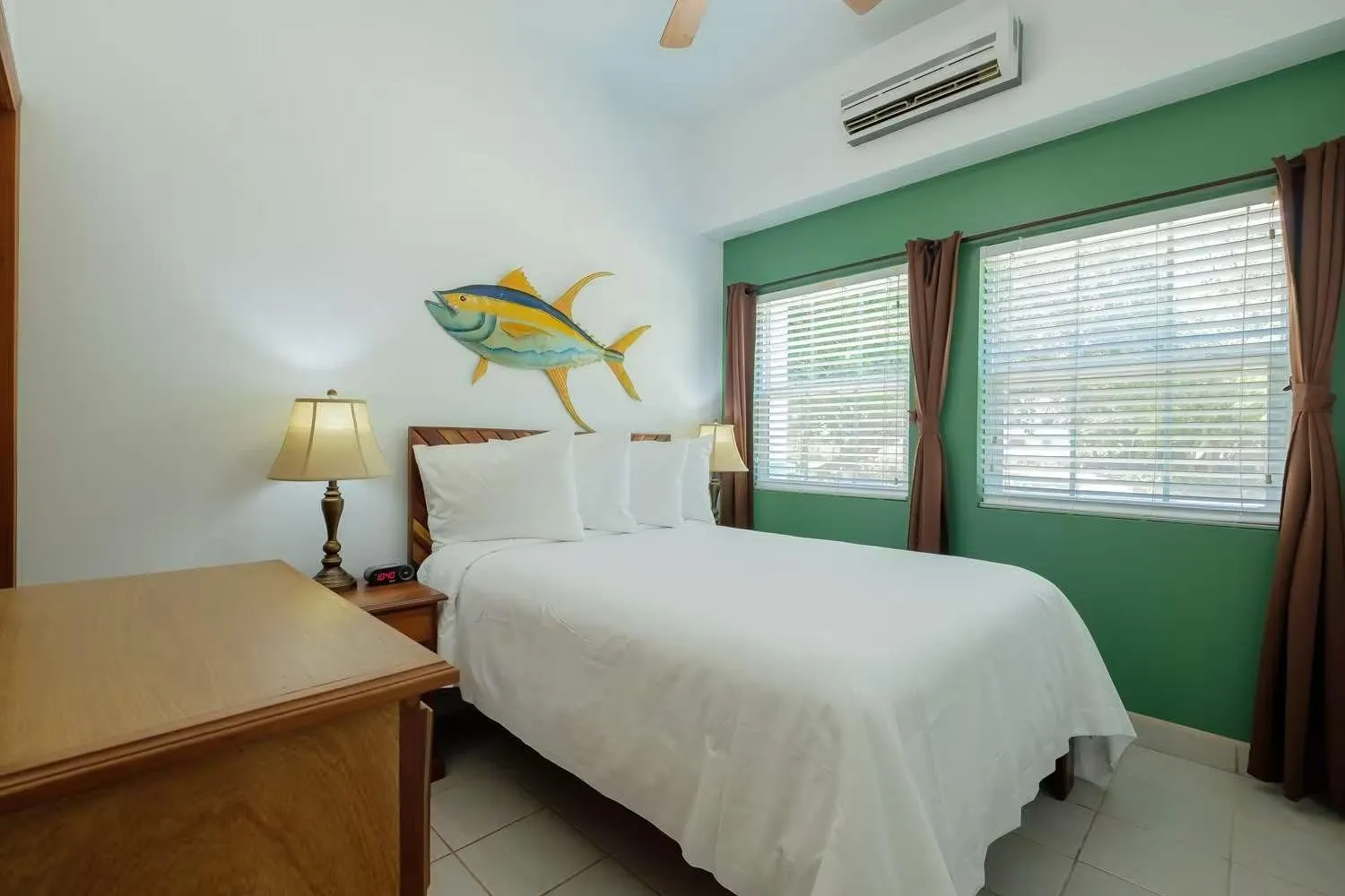 Bed in Best Western Grand Baymen Gardens