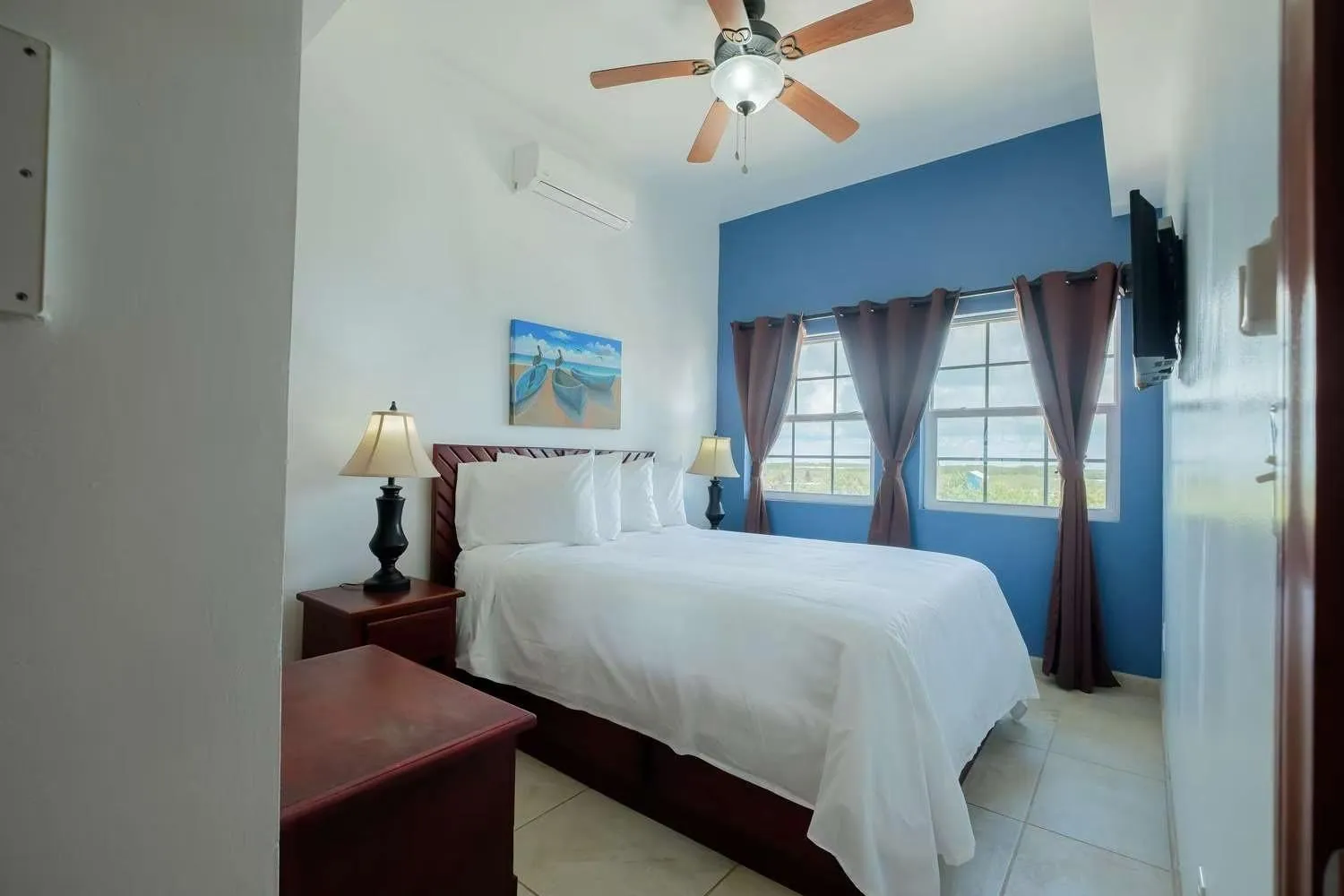 Bed in Best Western Grand Baymen Gardens